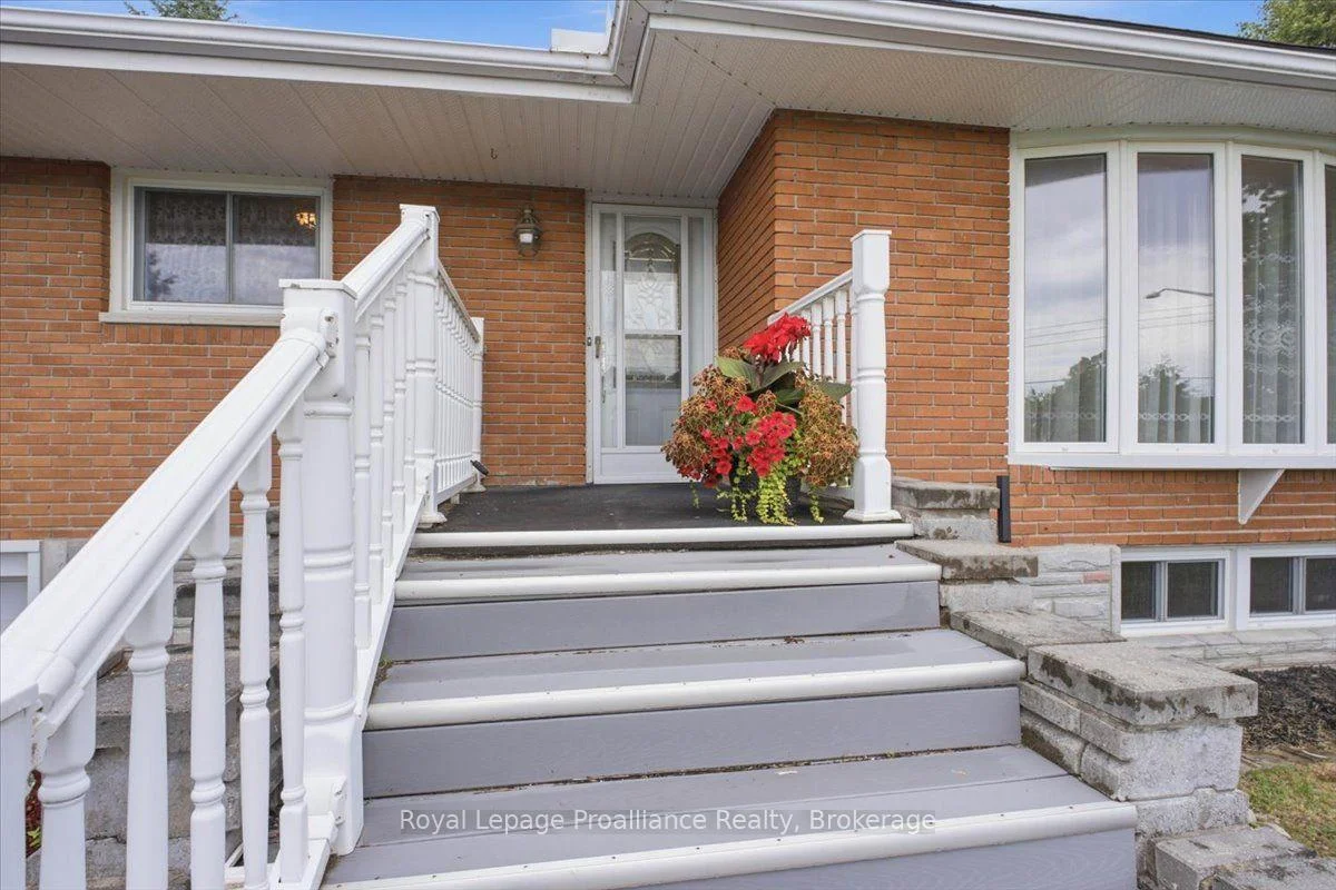 Photo 10 of 68 Riverside Parkway, Quinte West, Sidney Ward — HOMEH