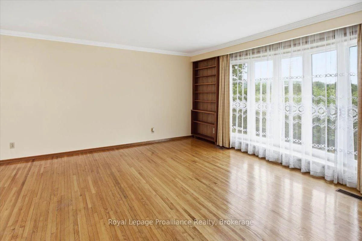 Photo 22 of 68 Riverside Parkway, Quinte West, Sidney Ward — HOMEH
