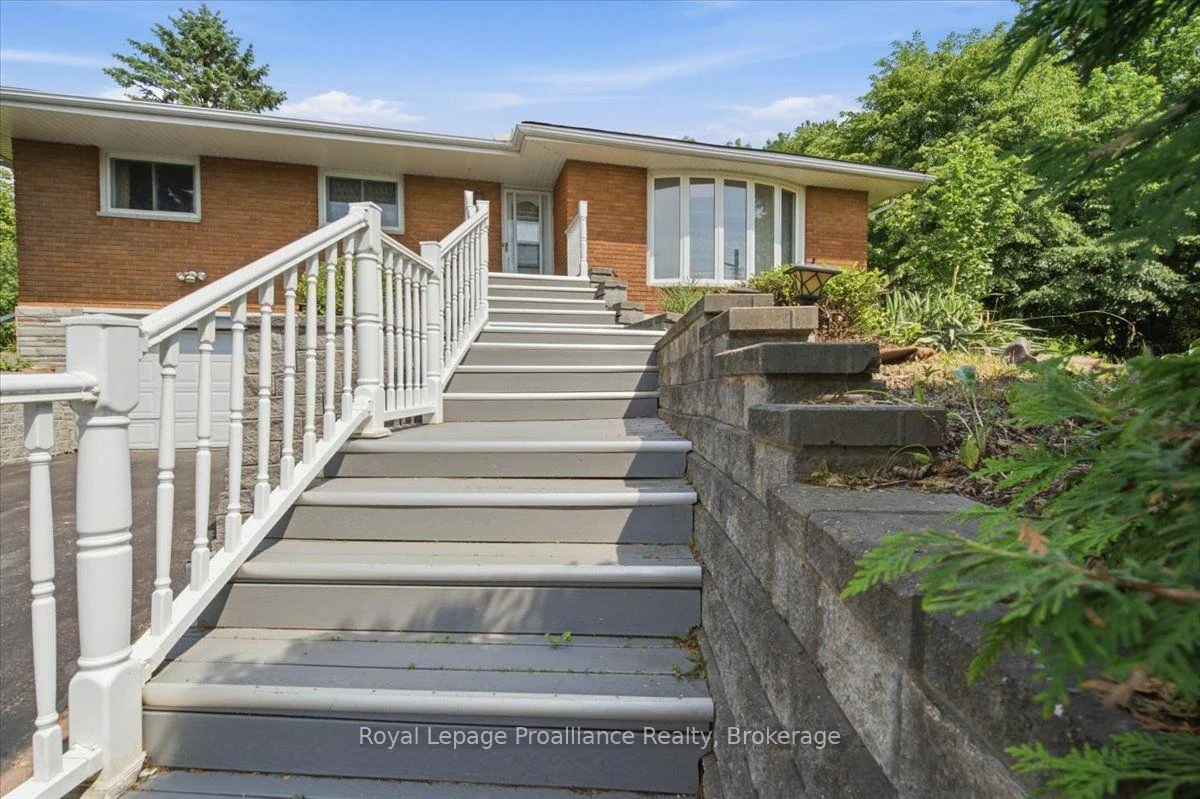 Photo 24 of 68 Riverside Parkway, Quinte West, Sidney Ward — HOMEH