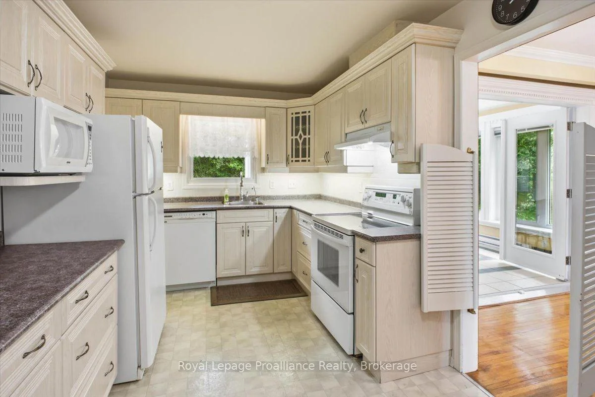 Photo 40 of 68 Riverside Parkway, Quinte West, Sidney Ward — HOMEH