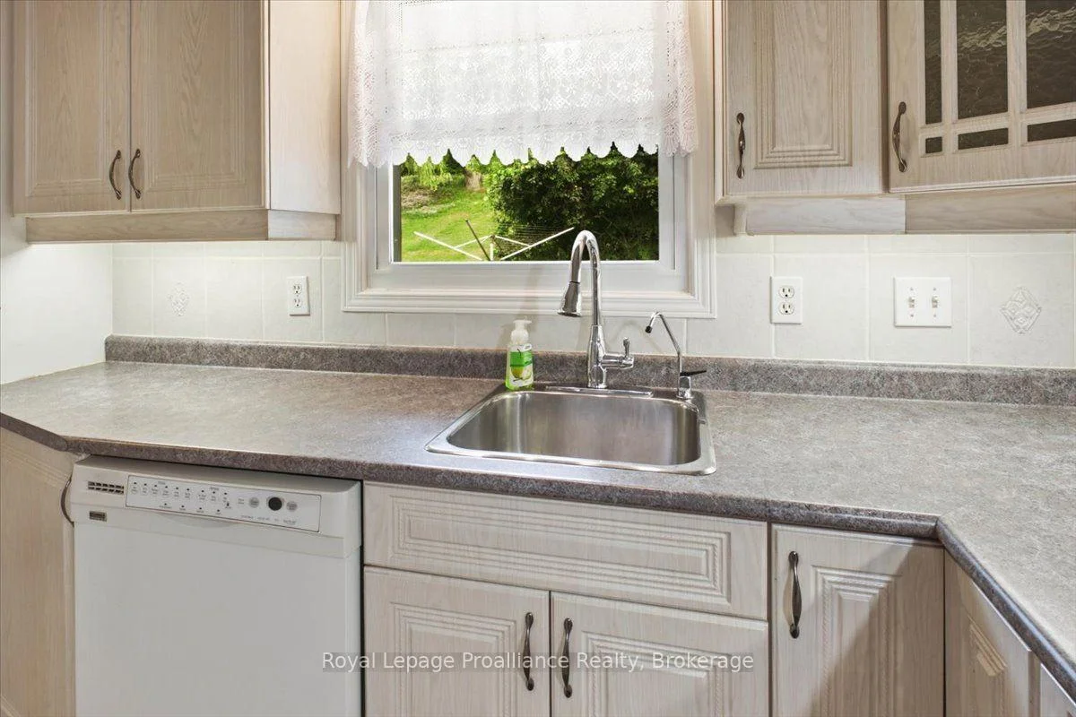 Photo 46 of 68 Riverside Parkway, Quinte West, Sidney Ward — HOMEH