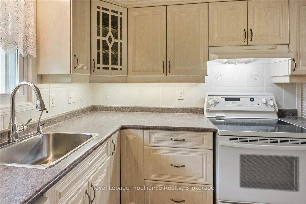 Photo 47 of 68 Riverside Parkway, Quinte West, Sidney Ward — HOMEH