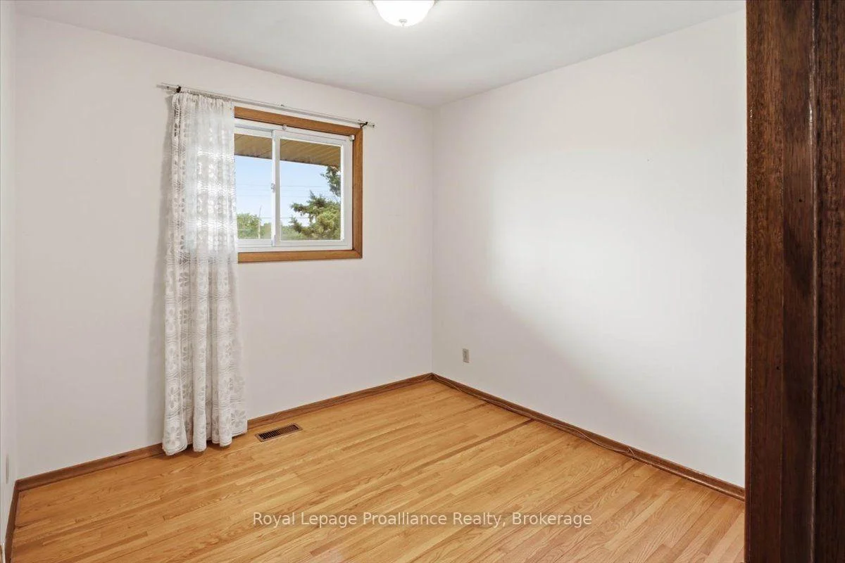 Photo 55 of 68 Riverside Parkway, Quinte West, Sidney Ward — HOMEH