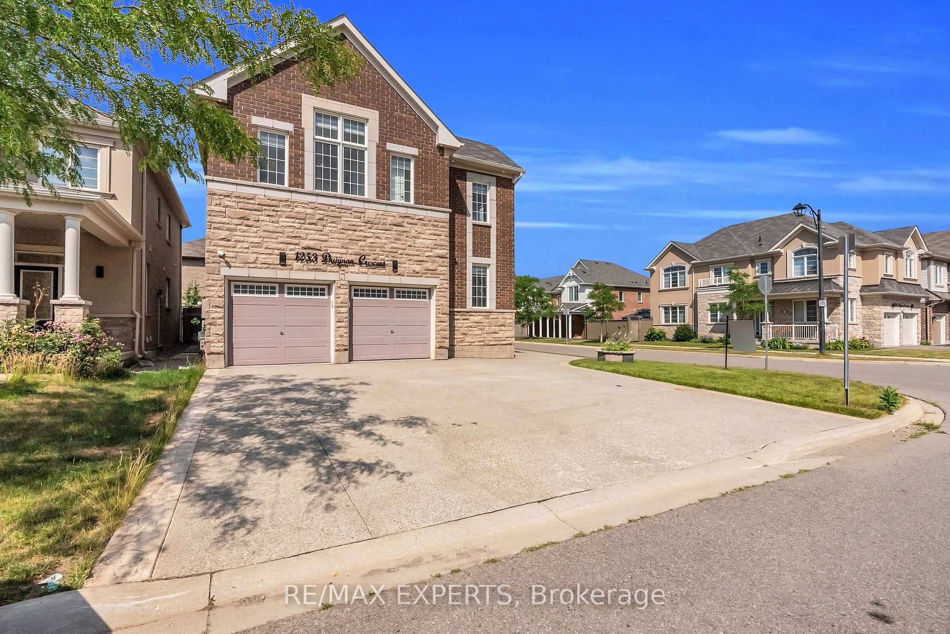 Photo 3 of 1253 Duignan Crescent, Milton, Ford — HOMEH