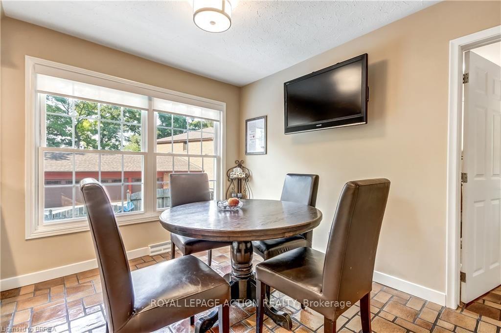 Photo 17 of 19 Oakley Road, Brantford, Ava Rd — HOMEH