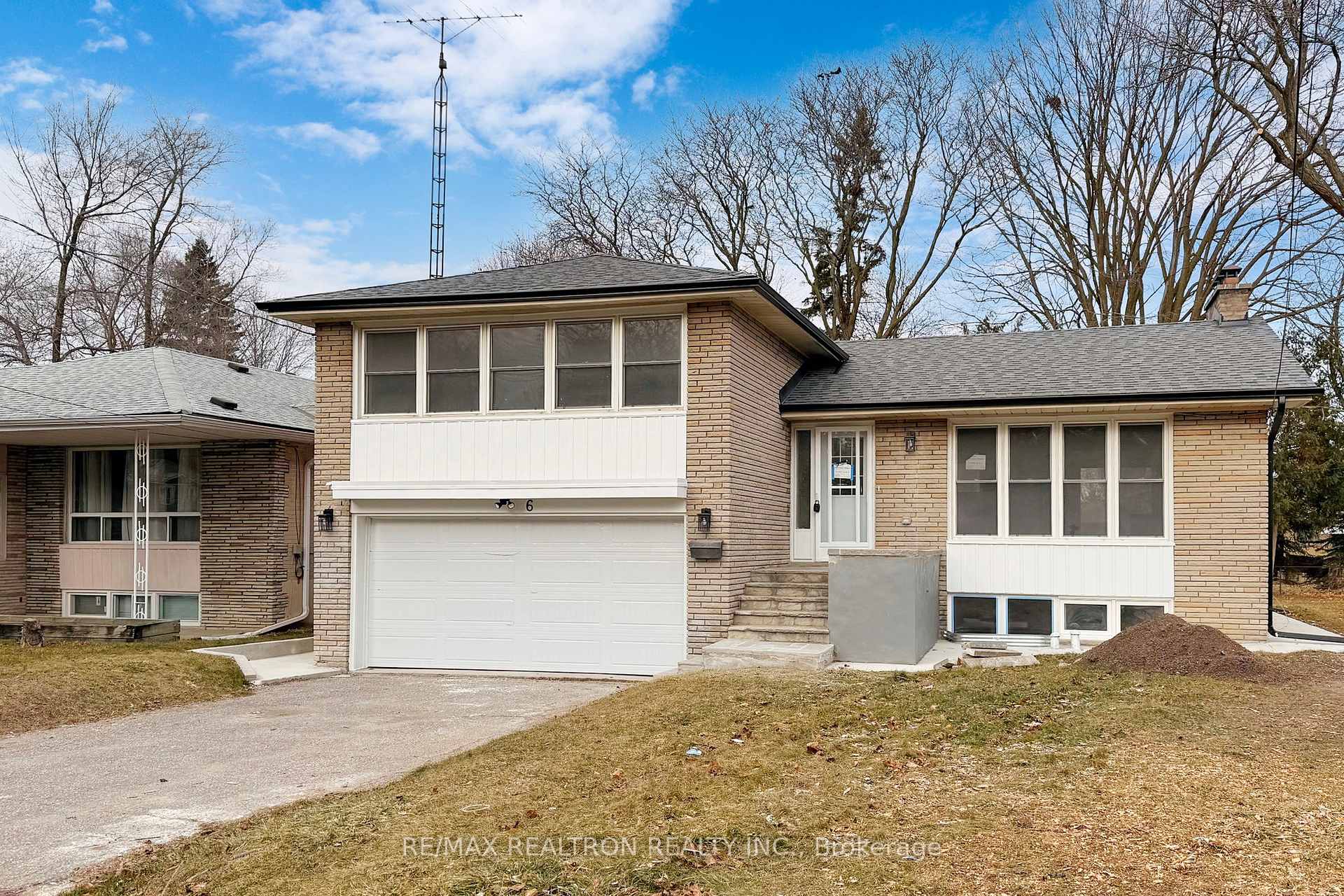 Photo 1 of 6 Deering Crescent, North York, Newtonbrook East — HOMEH