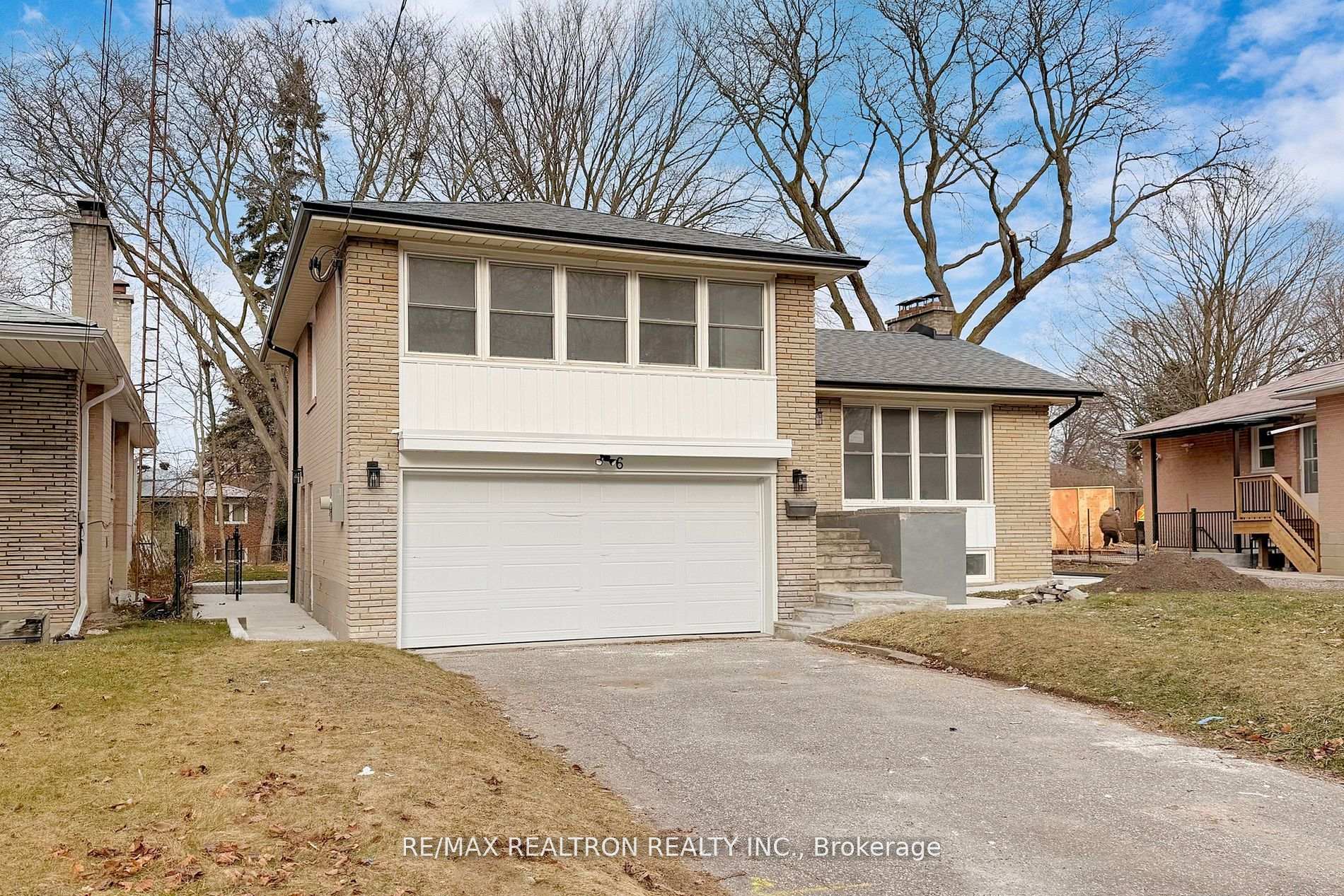 Photo 2 of 6 Deering Crescent, North York, Newtonbrook East — HOMEH