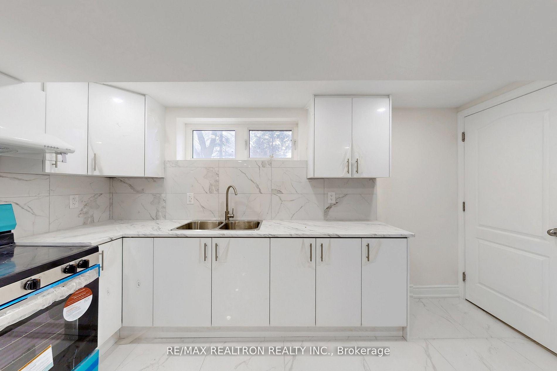 Photo 5 of 6 Deering Crescent, North York, Newtonbrook East — HOMEH