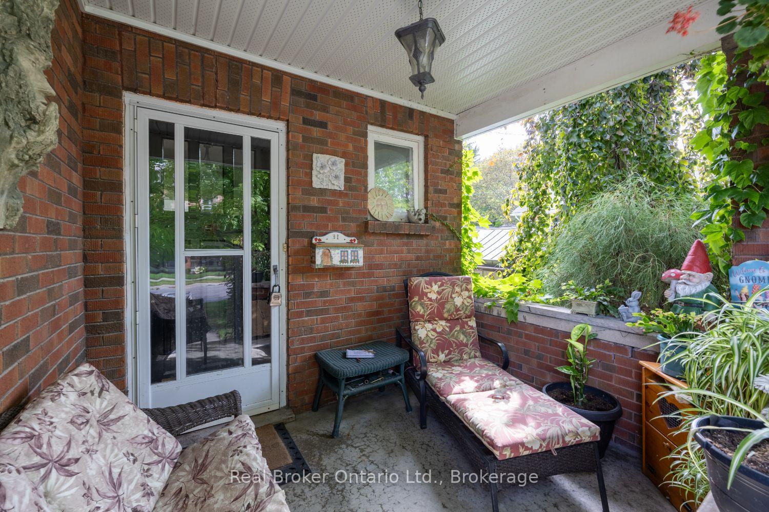 Photo 11 of 55 Wellington Street, Clarington, Bowmanville — HOMEH