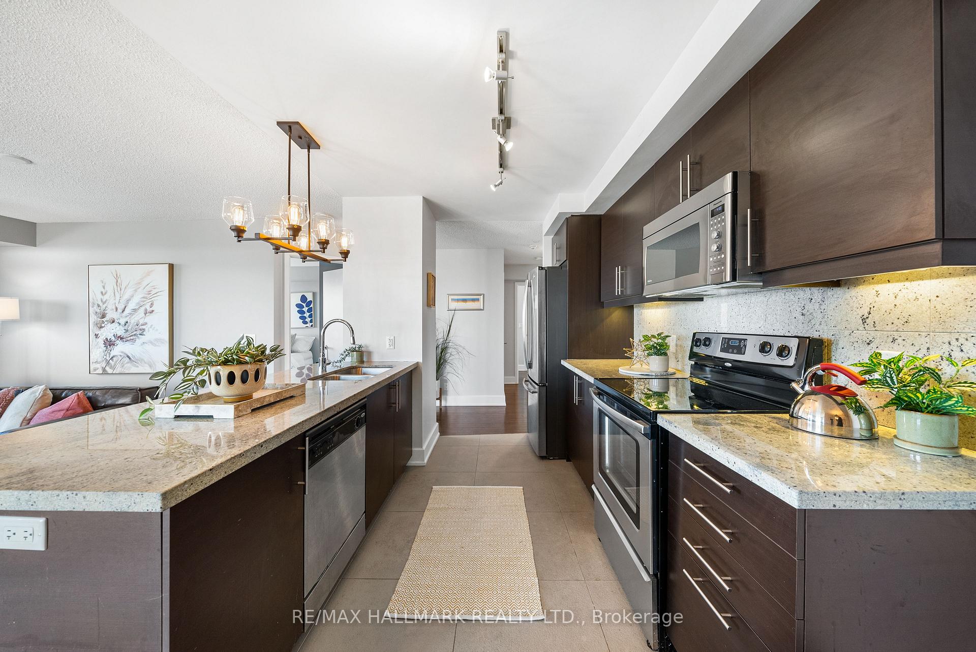 Photo 11 of Unit 708, 676 Sheppard Avenue E, North York, Bayview Village — HOMEH
