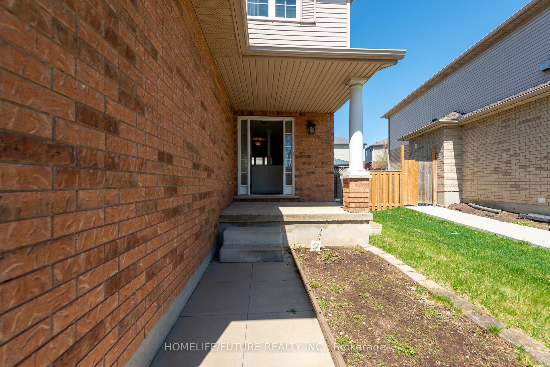 Photo 7 of 264 Holbeach Court, Waterloo, Colonial Acres — HOMEH