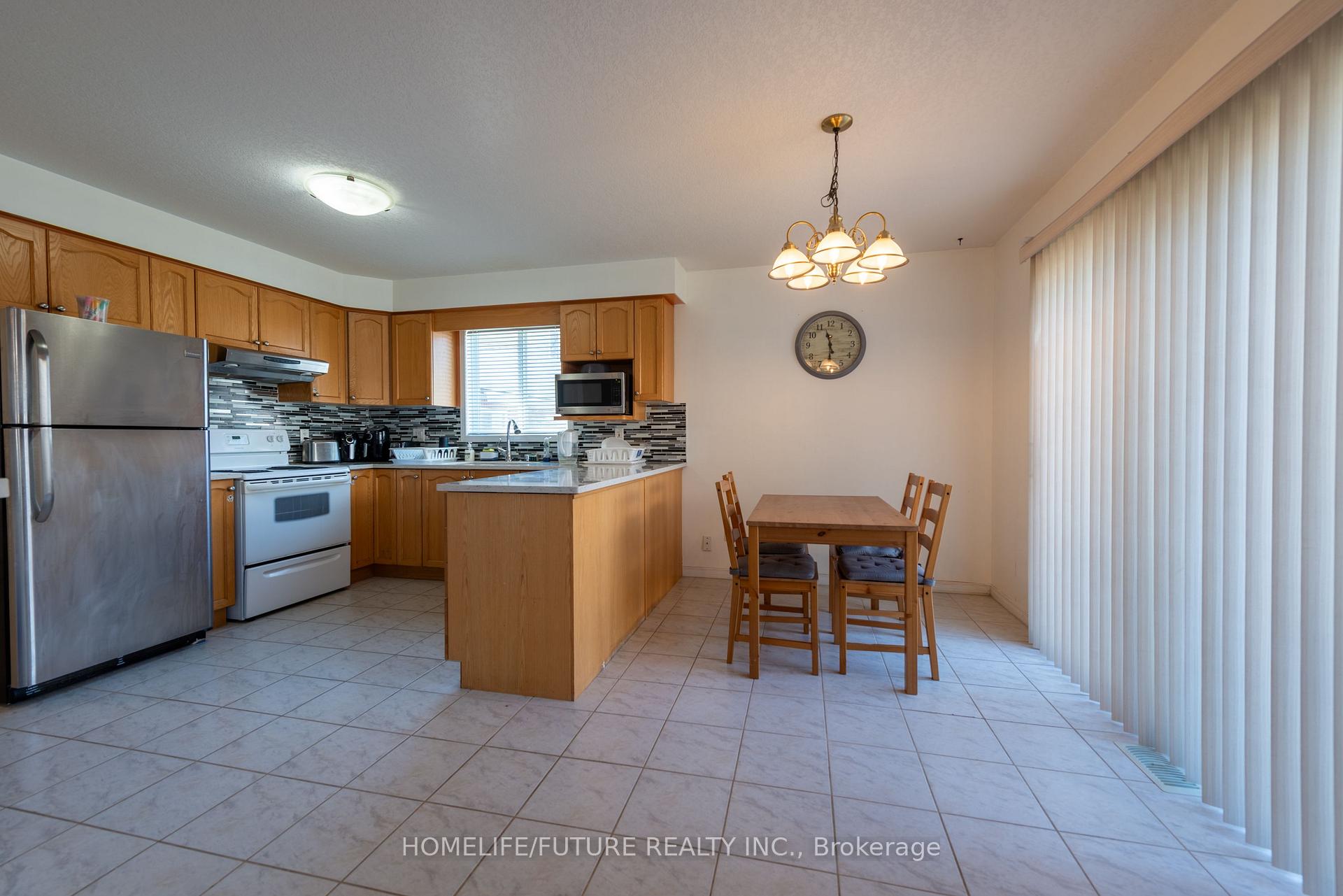 Photo 15 of 264 Holbeach Court, Waterloo, Colonial Acres — HOMEH