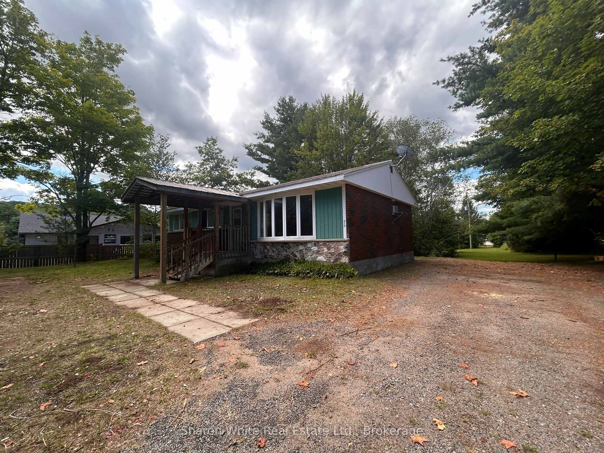 Photo of 310 Hastings Street N