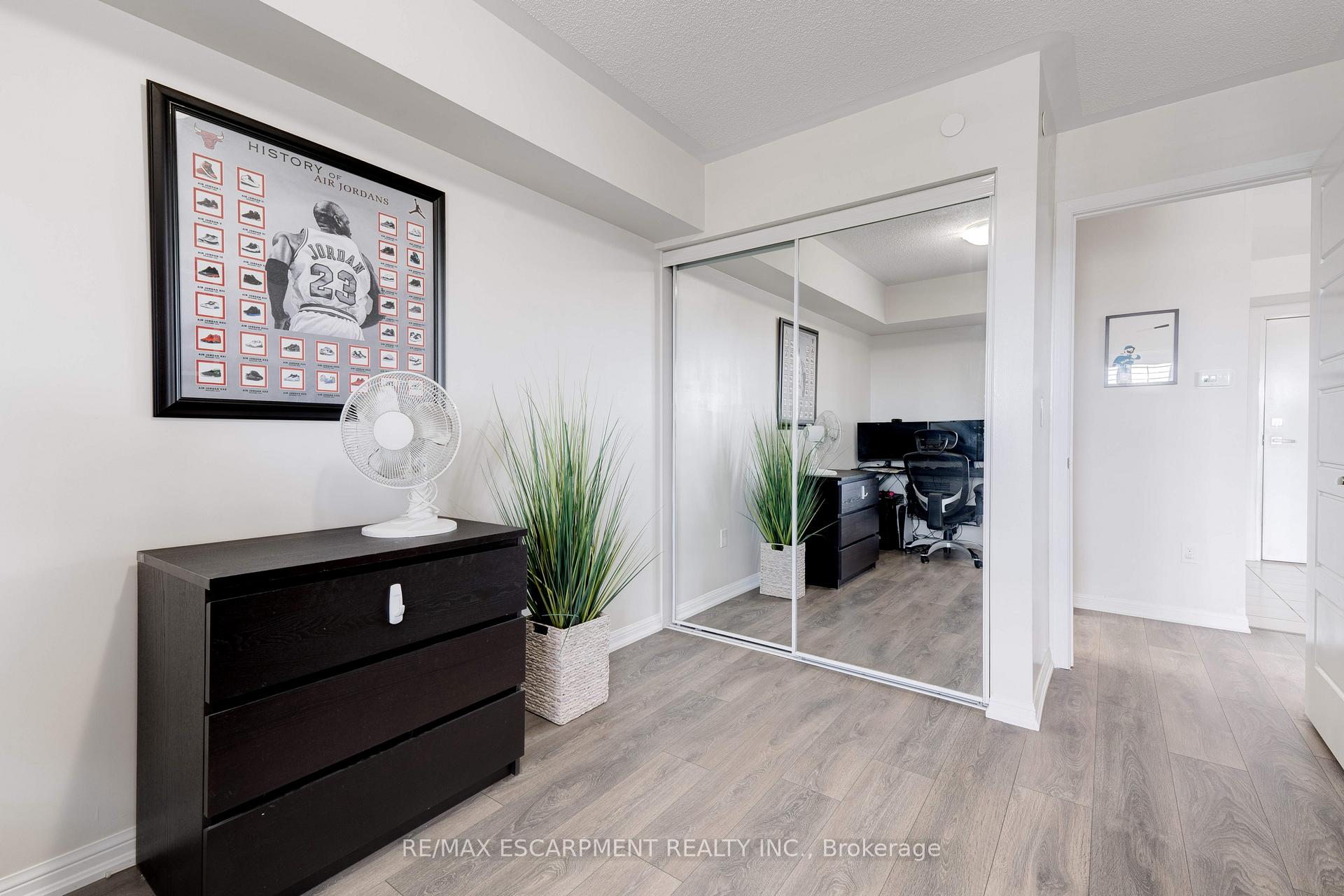 Photo 16 of Unit 406, 1045 Nadalin Heights, Milton, Willmott — HOMEH