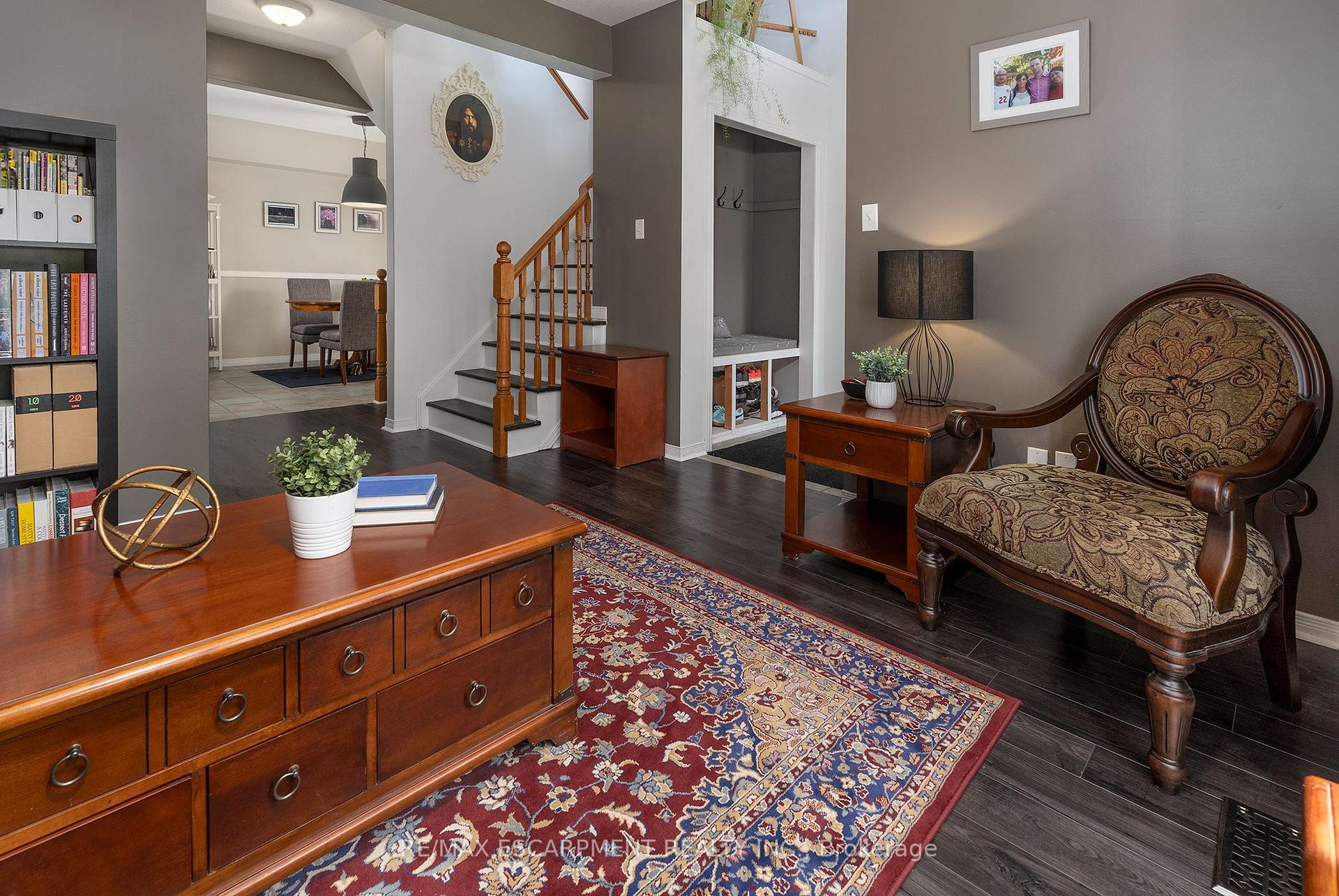 Photo 7 of 41 Valridge Drive, Hamilton, Ancaster — HOMEH