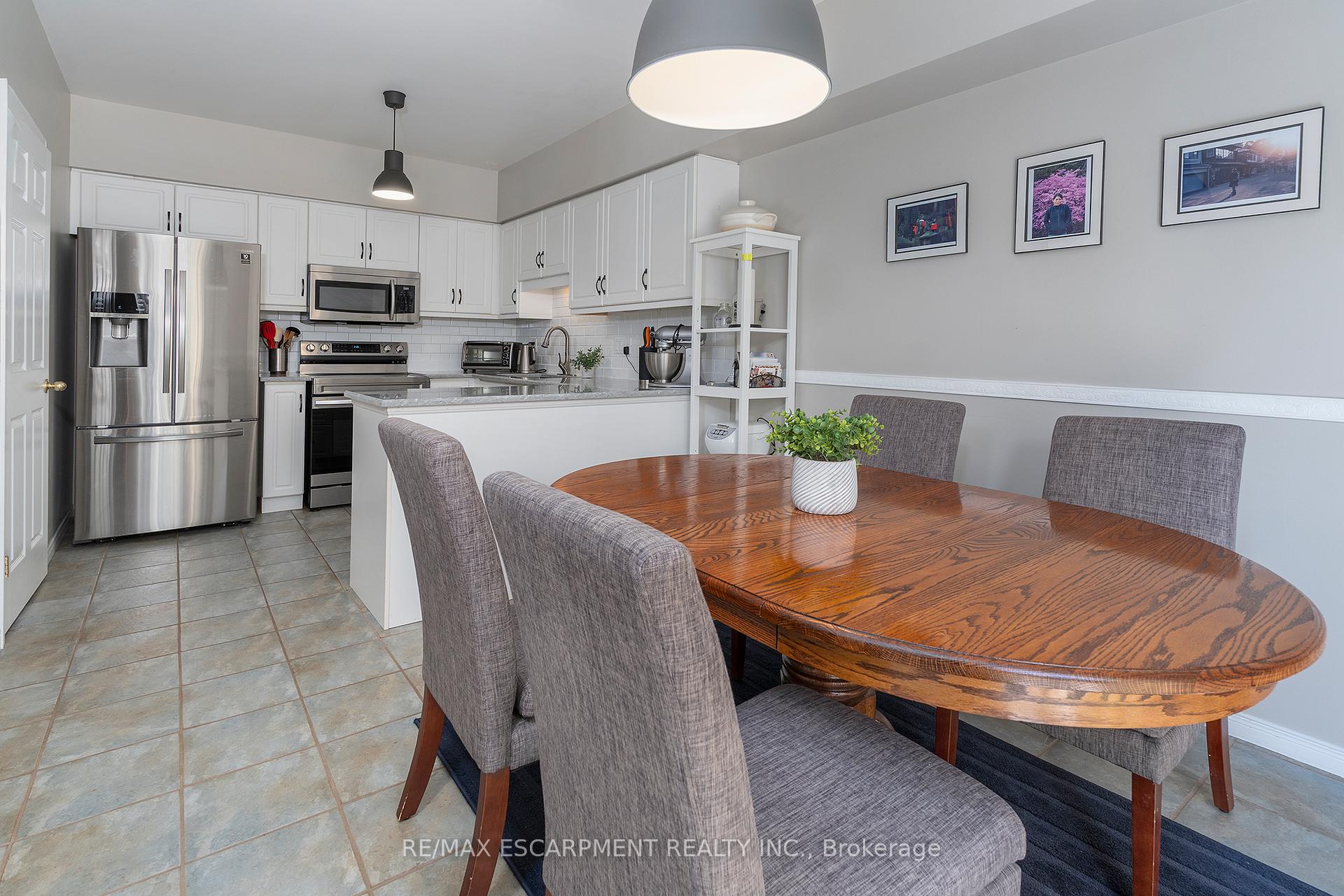 Photo 10 of 41 Valridge Drive, Hamilton, Ancaster — HOMEH