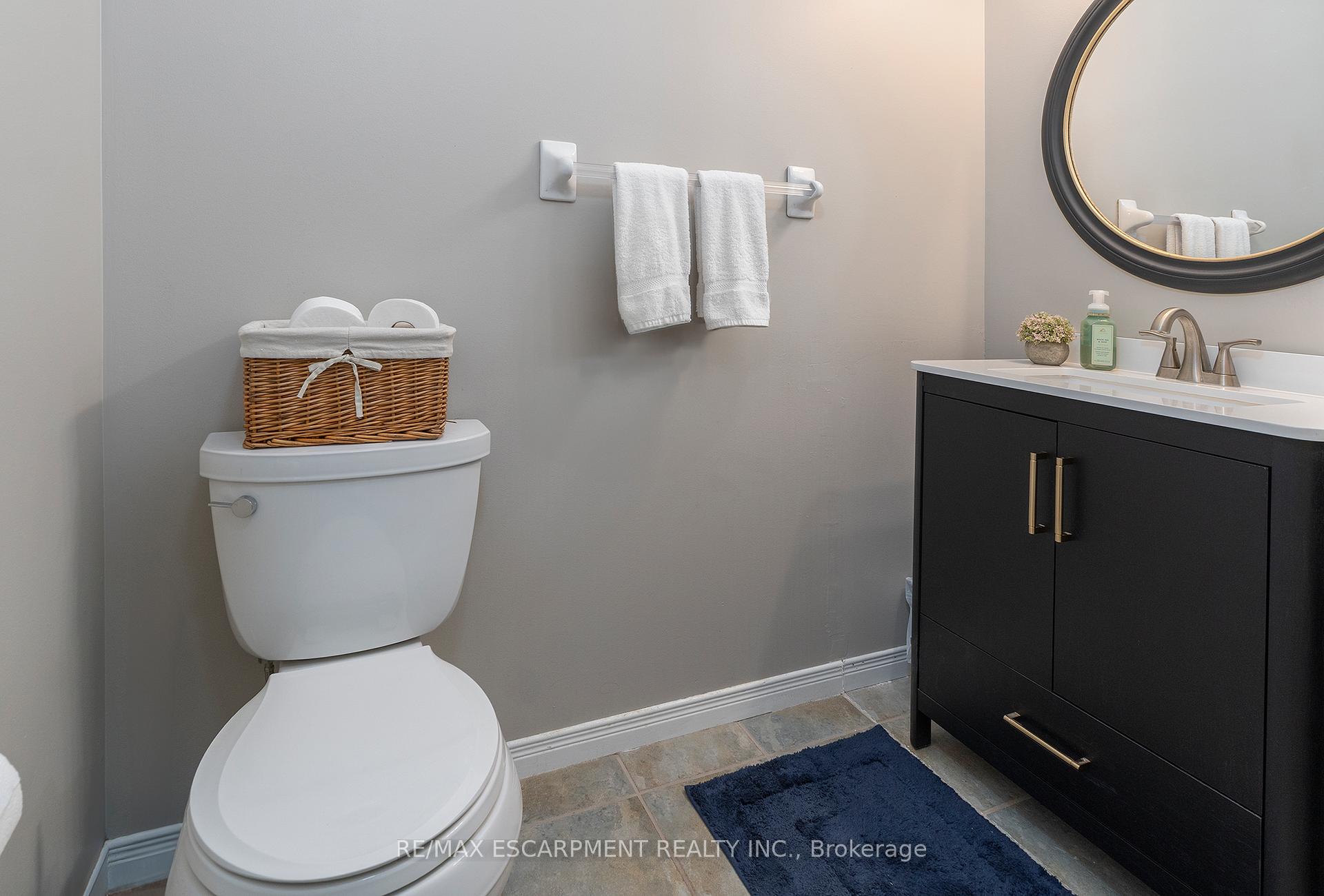 Photo 12 of 41 Valridge Drive, Hamilton, Ancaster — HOMEH
