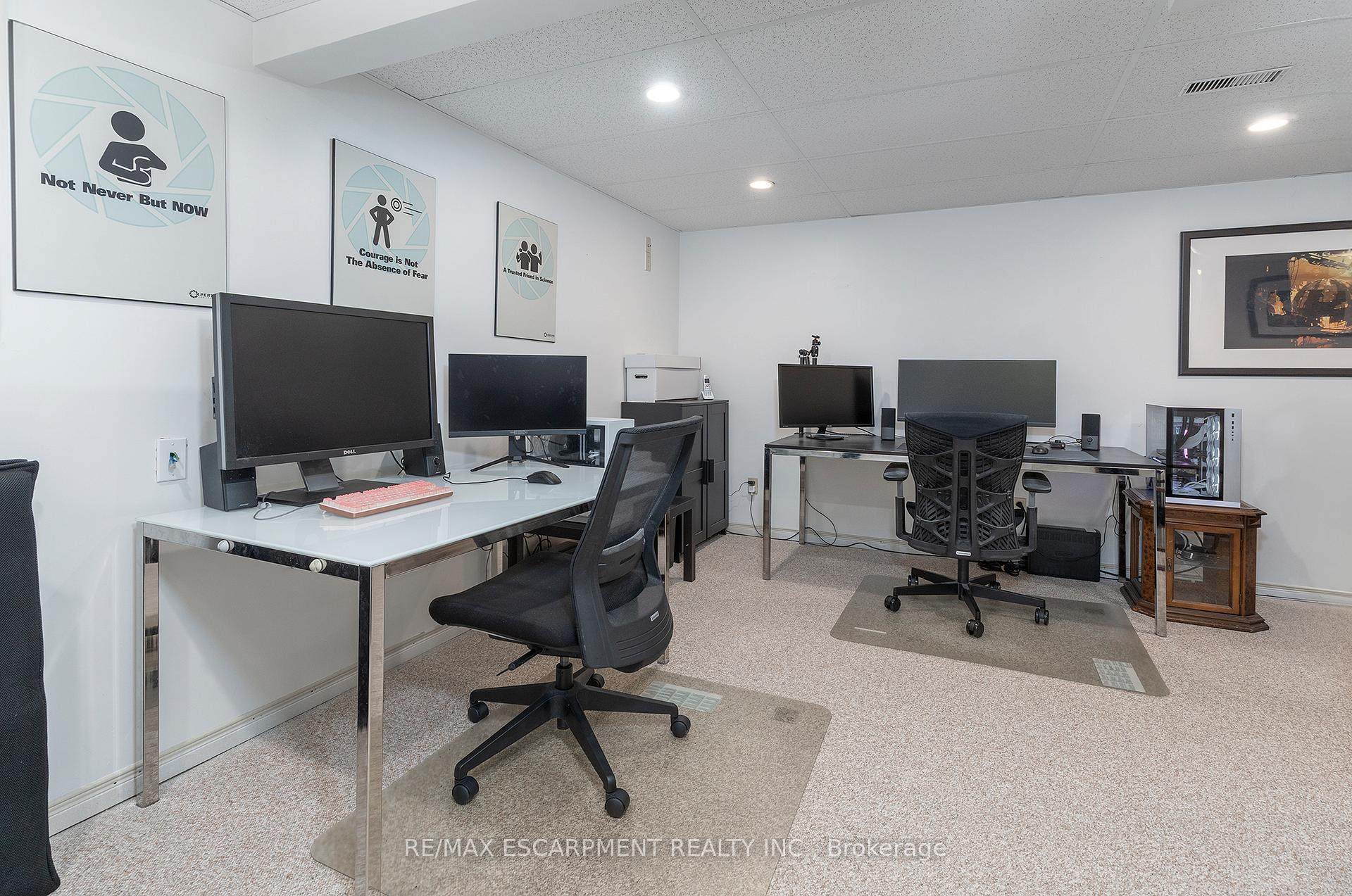 Photo 17 of 41 Valridge Drive, Hamilton, Ancaster — HOMEH