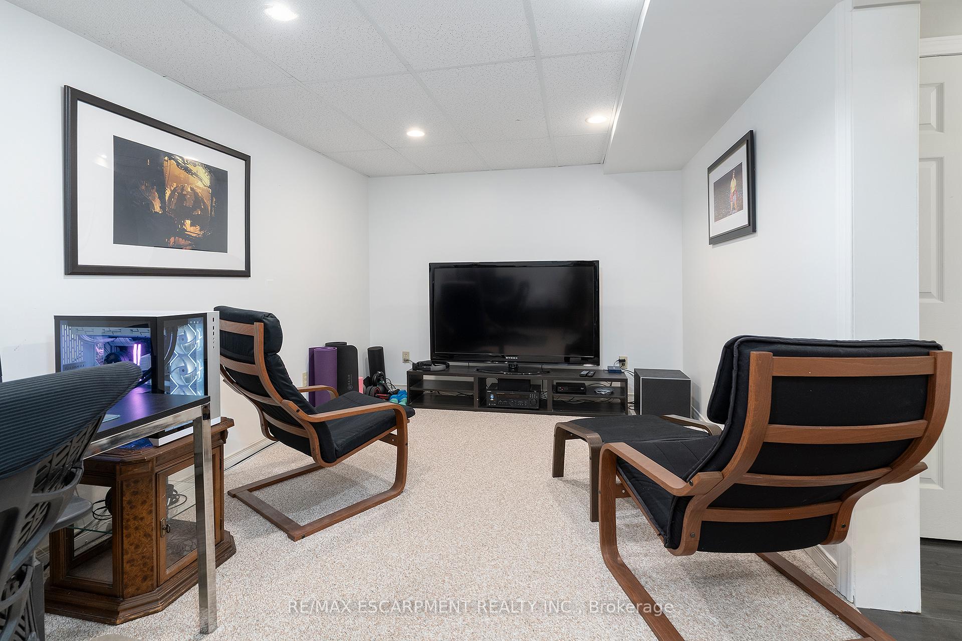 Photo 18 of 41 Valridge Drive, Hamilton, Ancaster — HOMEH