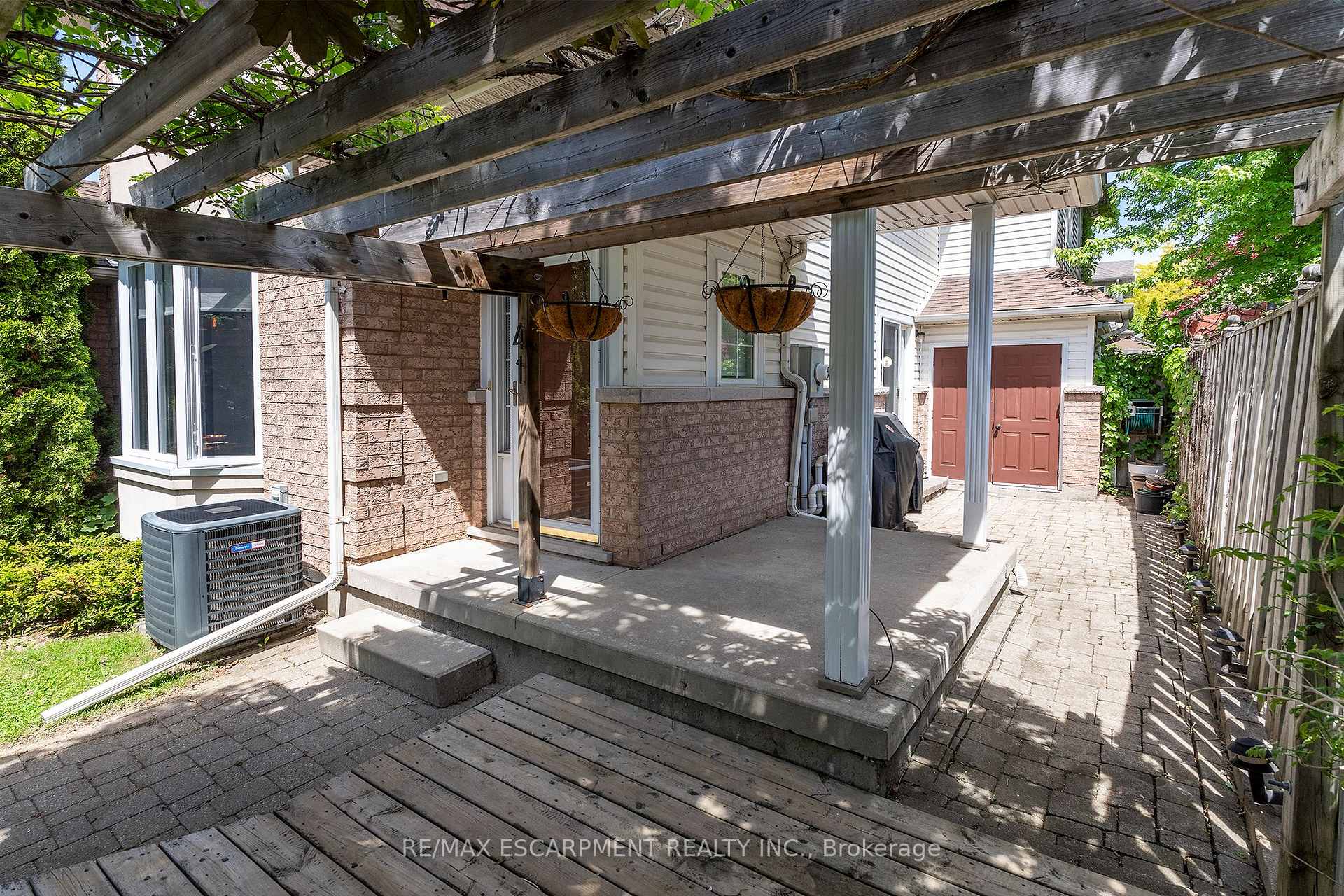 Photo 19 of 41 Valridge Drive, Hamilton, Ancaster — HOMEH