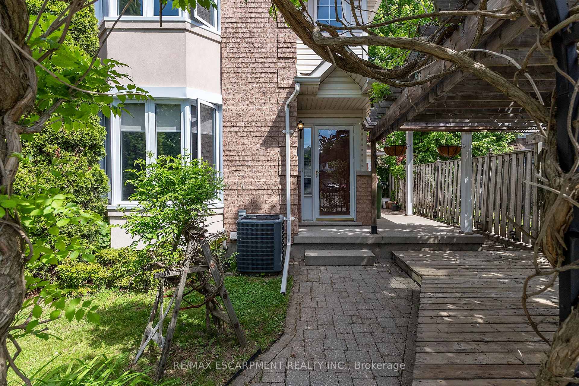 Photo 22 of 41 Valridge Drive, Hamilton, Ancaster — HOMEH