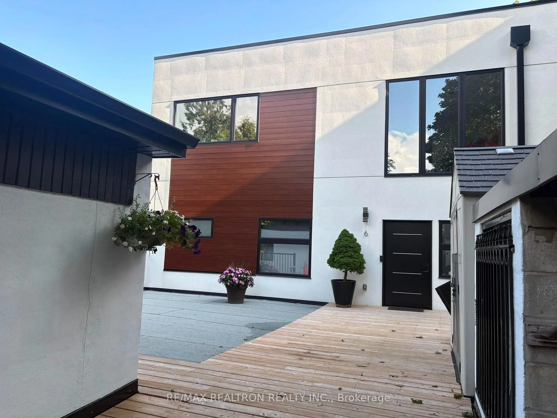 Front of Unit BSMT, 6 Greenlaw Avenue