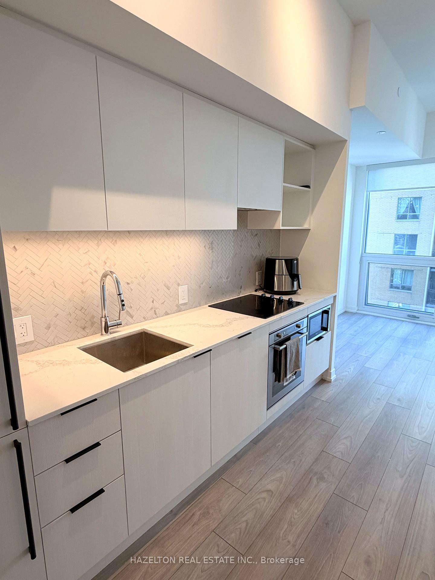 Front of Unit 1011, 82 Dalhousie Street