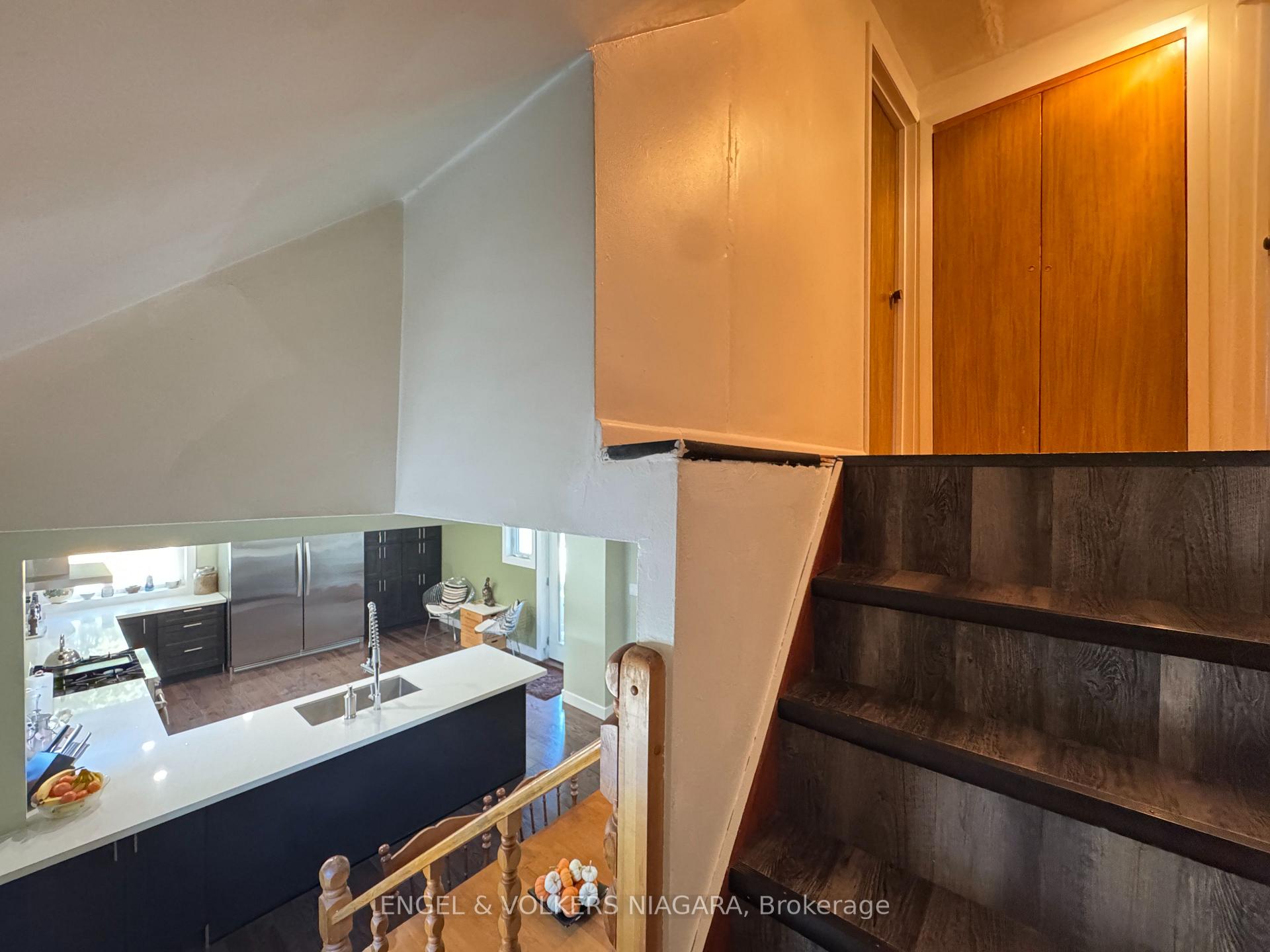Photo 6 of 61 Hamilton Street, St. Catharines, Western Hill — HOMEH