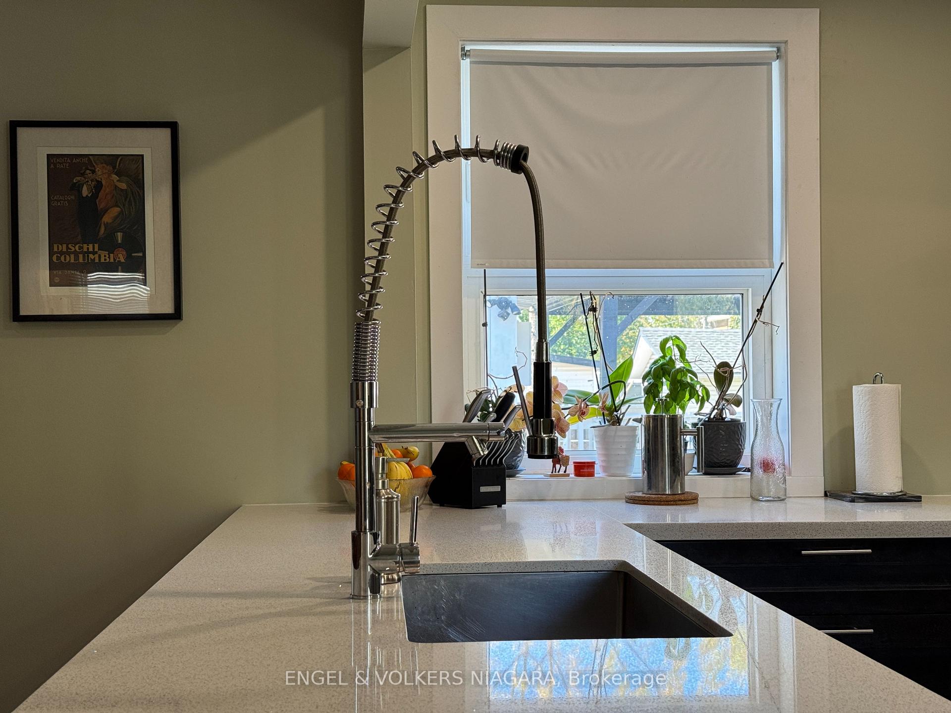 Photo 9 of 61 Hamilton Street, St. Catharines, Western Hill — HOMEH