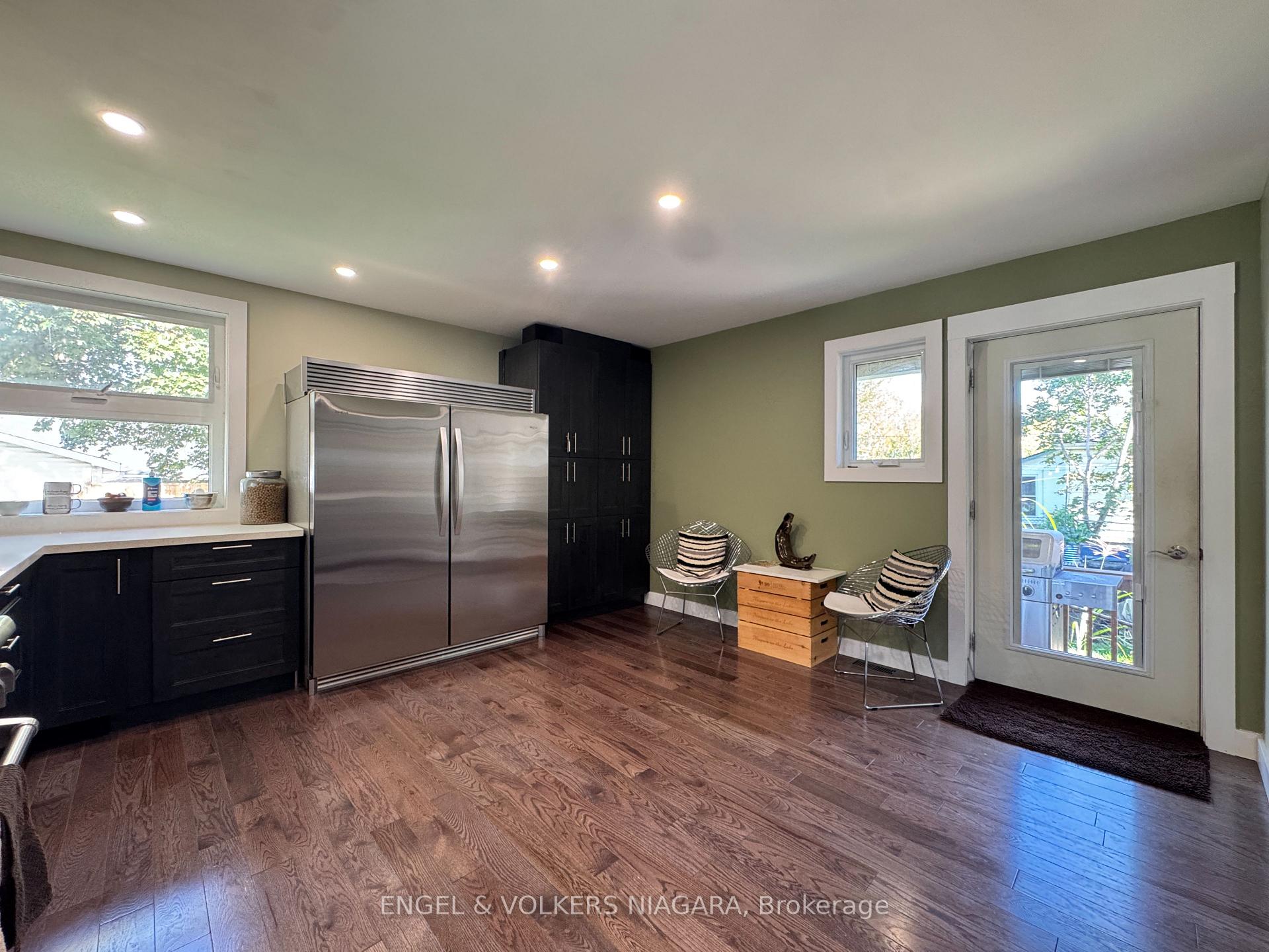 Photo 10 of 61 Hamilton Street, St. Catharines, Western Hill — HOMEH