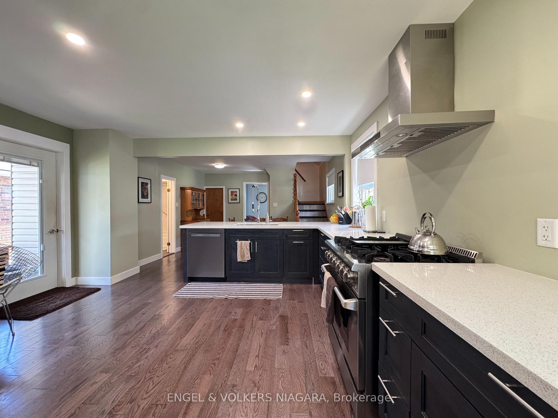 Photo 12 of 61 Hamilton Street, St. Catharines, Western Hill — HOMEH