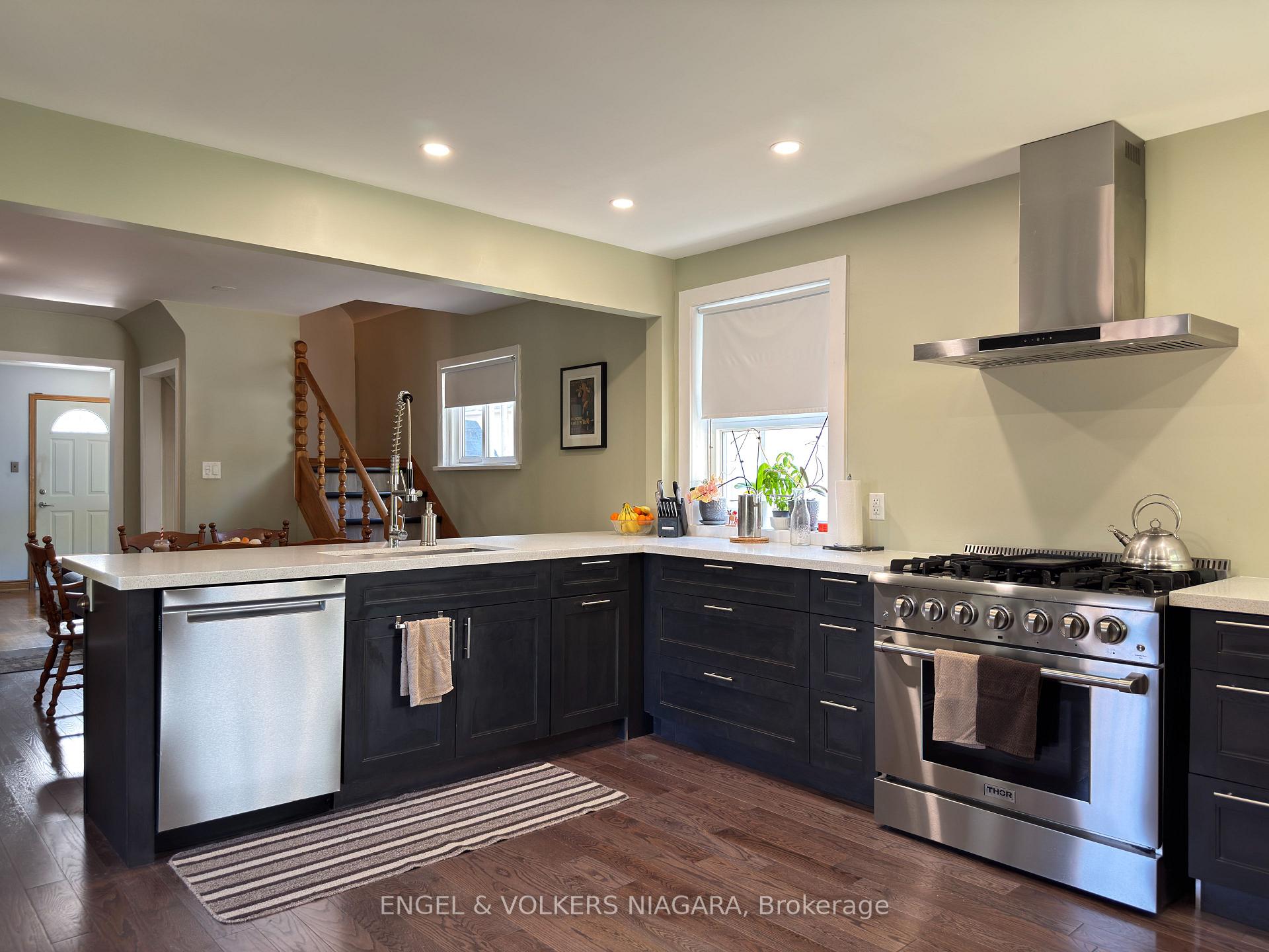 Photo 13 of 61 Hamilton Street, St. Catharines, Western Hill — HOMEH