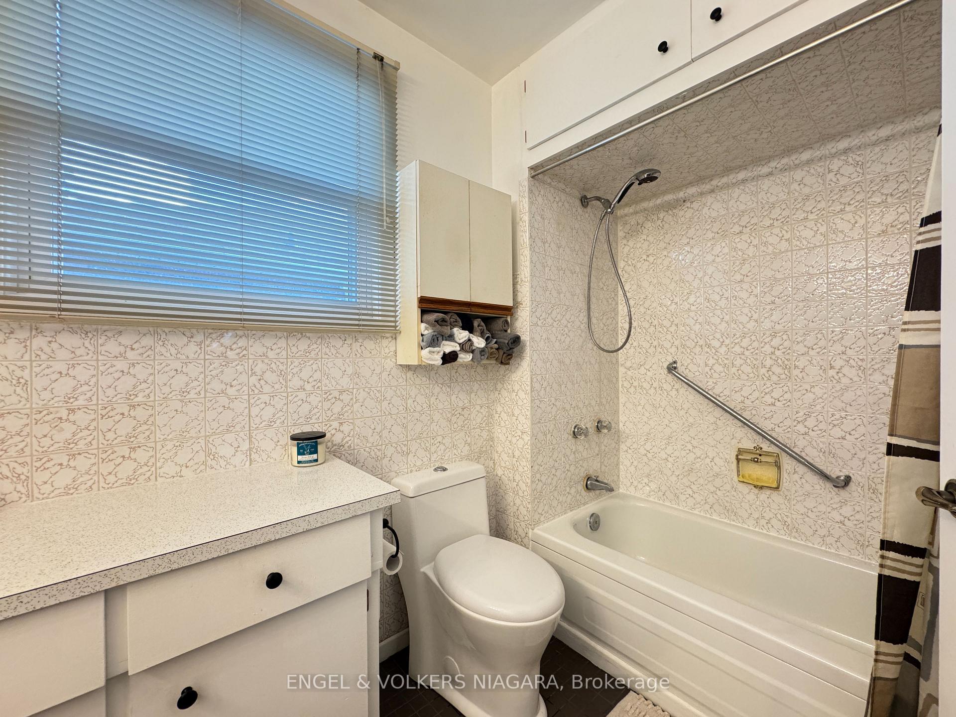Photo 17 of 61 Hamilton Street, St. Catharines, Western Hill — HOMEH