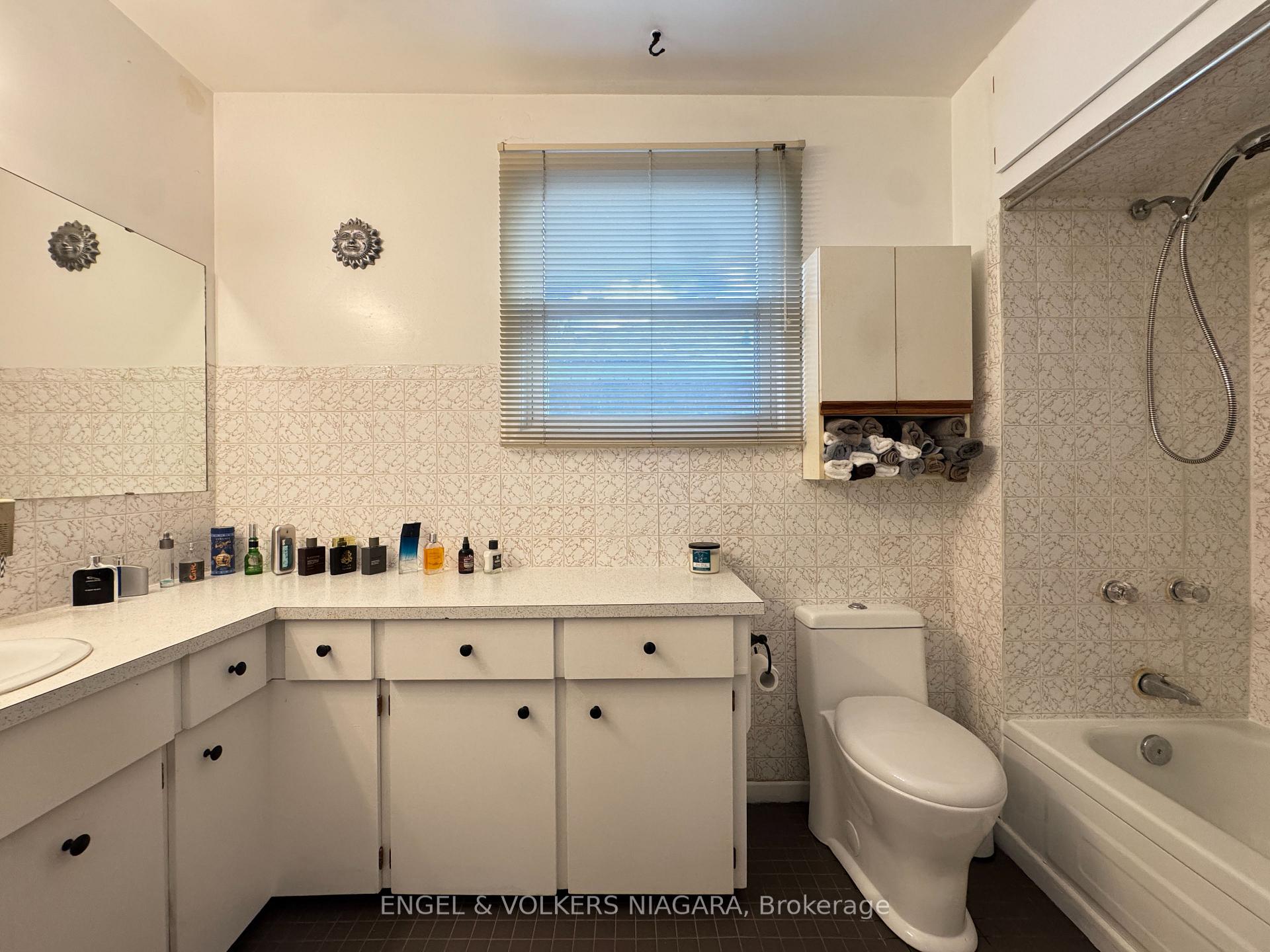 Photo 18 of 61 Hamilton Street, St. Catharines, Western Hill — HOMEH