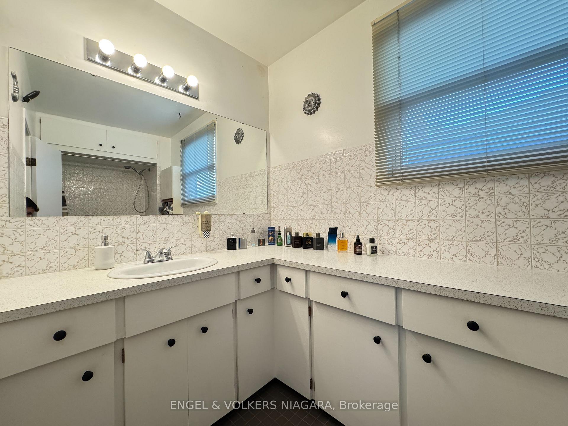 Photo 19 of 61 Hamilton Street, St. Catharines, Western Hill — HOMEH