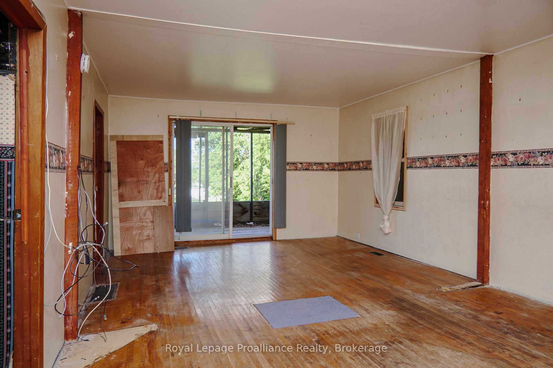 Photo 11 of 10 Wooler Road, Quinte West, Trenton Ward — HOMEH