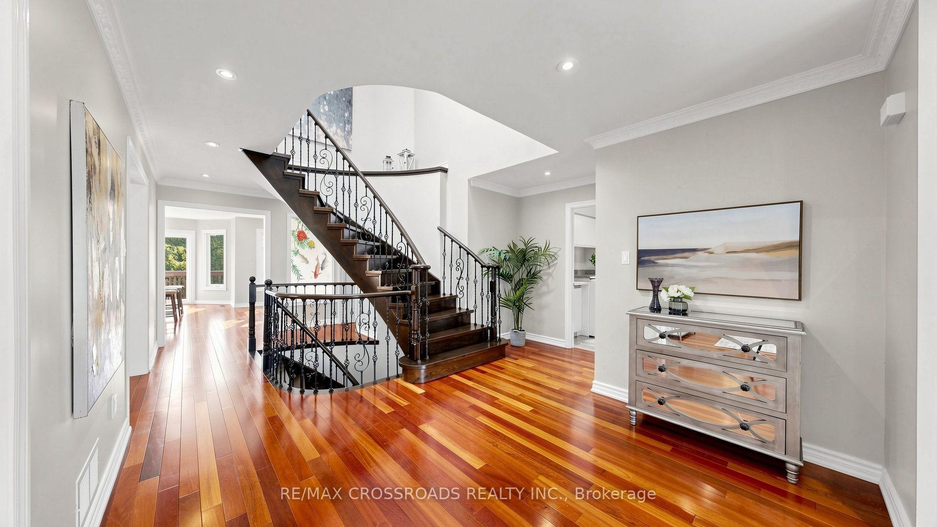Photo 3 of 38 Morrison Crescent, Markham, Buttonville — HOMEH