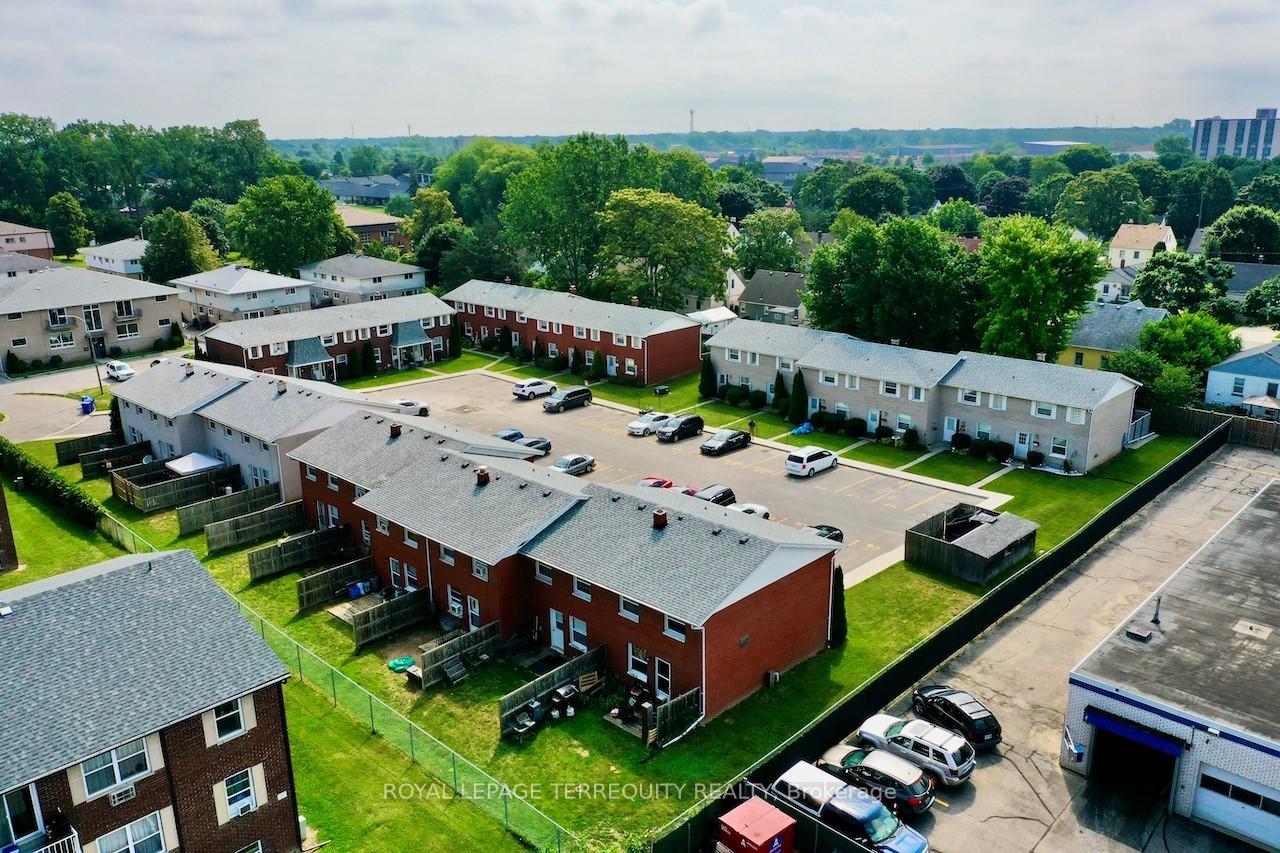 Photo 24 of 41 Orchard Place, Chatham-Kent — HOMEH