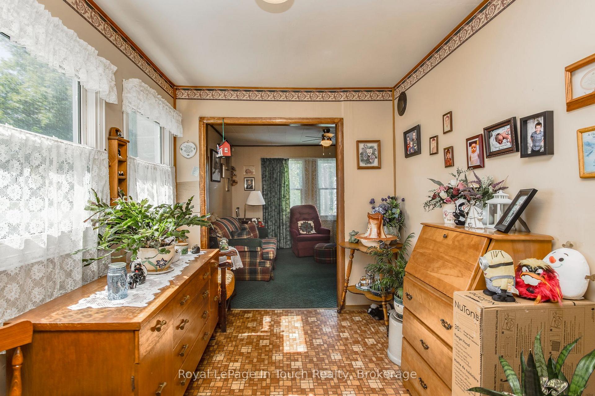 Photo 4 of 323 William Street, Midland — HOMEH