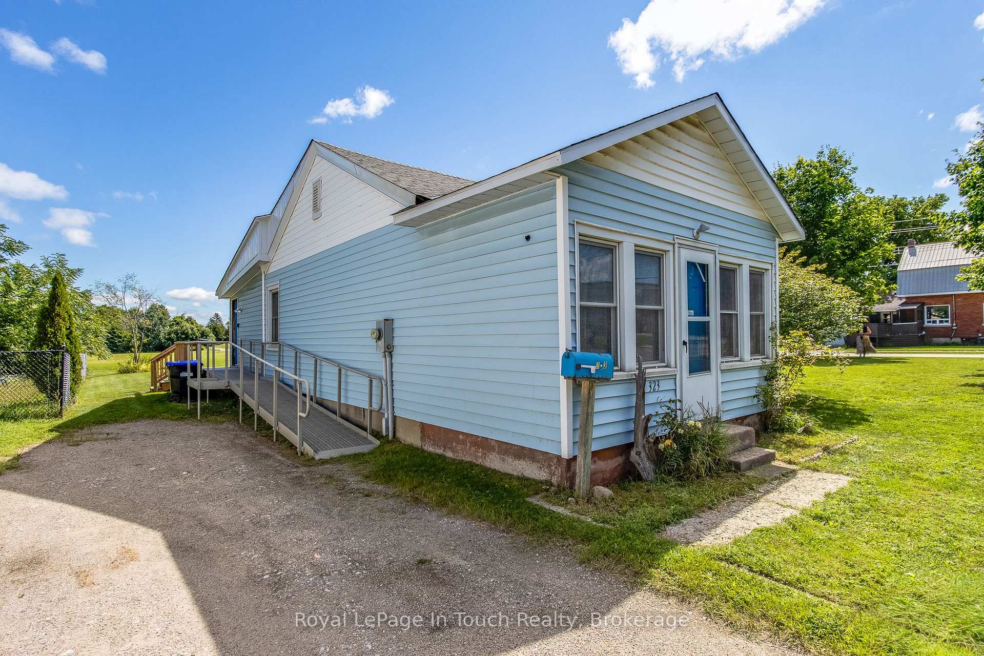 Photo 22 of 323 William Street, Midland — HOMEH