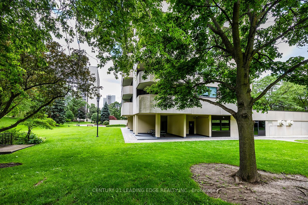 Photo 4 of Unit 1708, 75 Wynford Heights Crescent, North York, Banbury-Don Mills — HOMEH