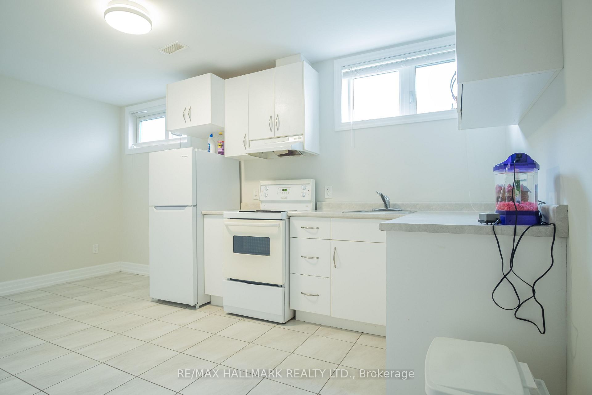 Photo 3 of Unit Basement 1, 35 Roberta Drive, Toronto, Englemount-Lawrence — HOMEH