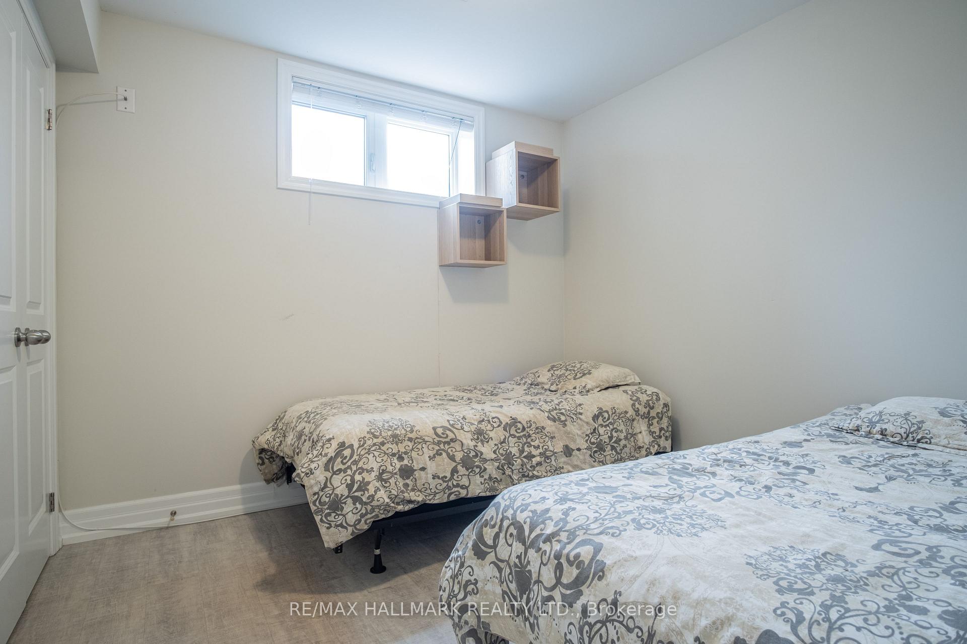 Photo 4 of Unit Basement 1, 35 Roberta Drive, Toronto, Englemount-Lawrence — HOMEH