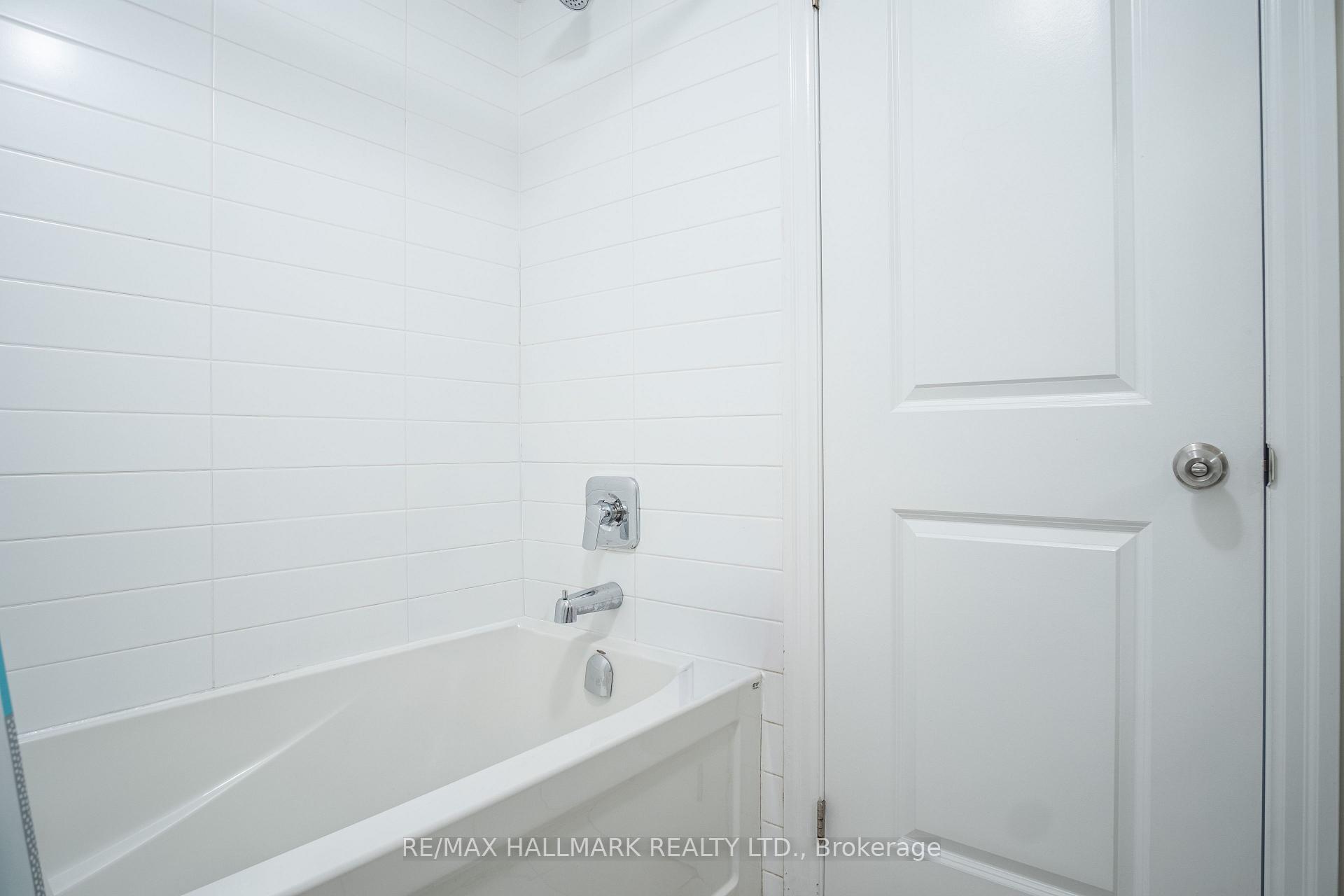 Photo 7 of Unit Basement 1, 35 Roberta Drive, Toronto, Englemount-Lawrence — HOMEH
