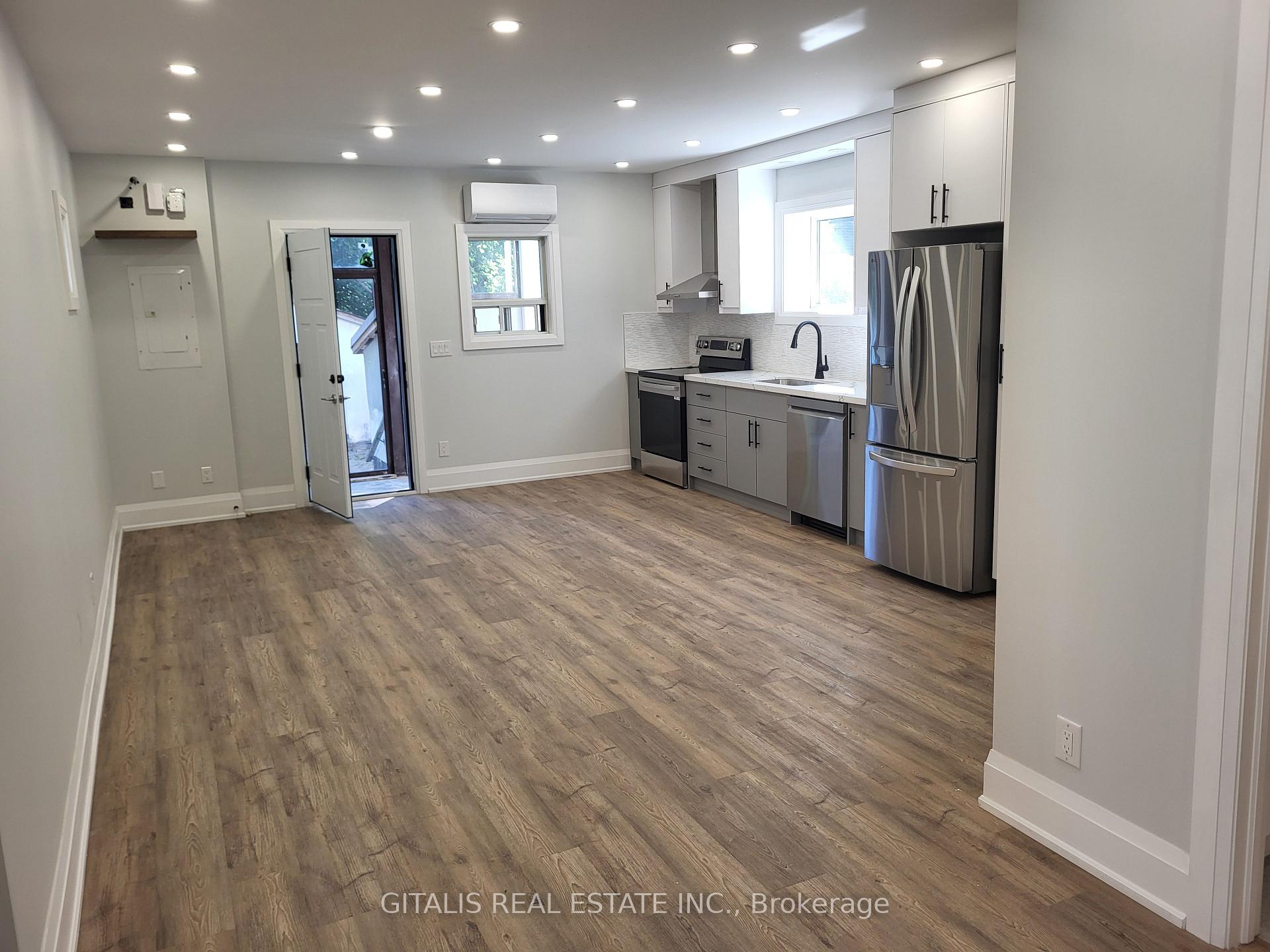Photo 2 of Unit Main Floor, 195 Oakmount Road N, Toronto, High Park North — HOMEH