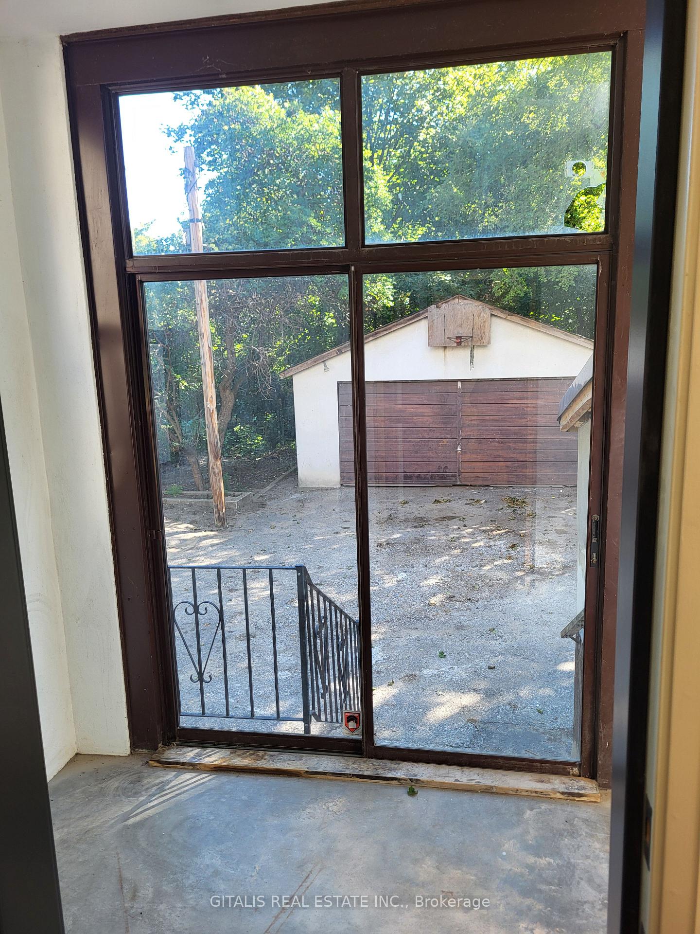 Photo 6 of Unit Main Floor, 195 Oakmount Road N, Toronto, High Park North — HOMEH