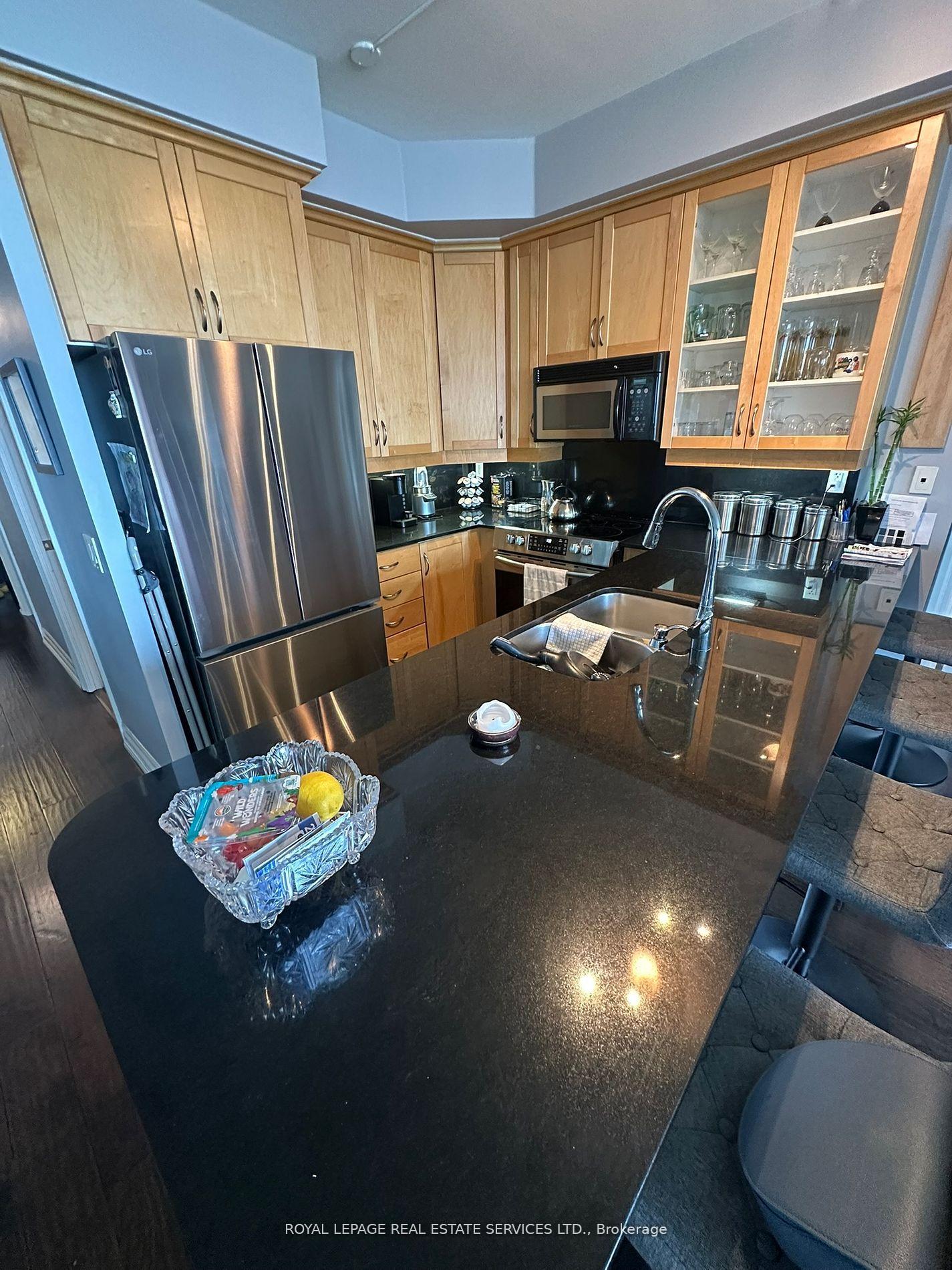 Photo 5 of Unit 511, 2083 Lake Shore Boulevard W, Etobicoke, Mimico — HOMEH