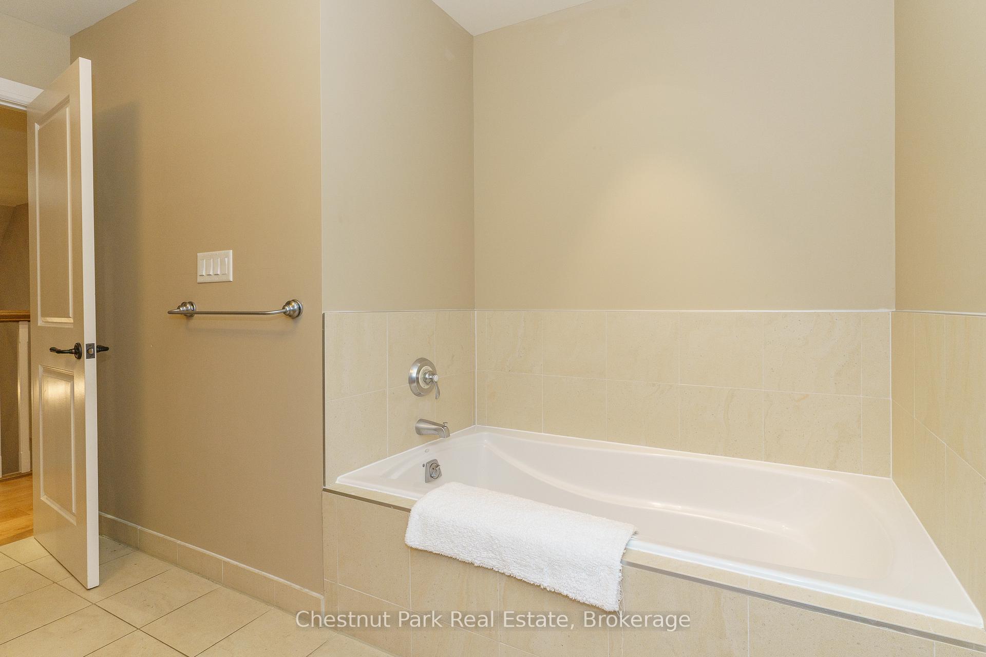 Photo 22 of 501 Glen Abbey Way E, Seguin — HOMEH