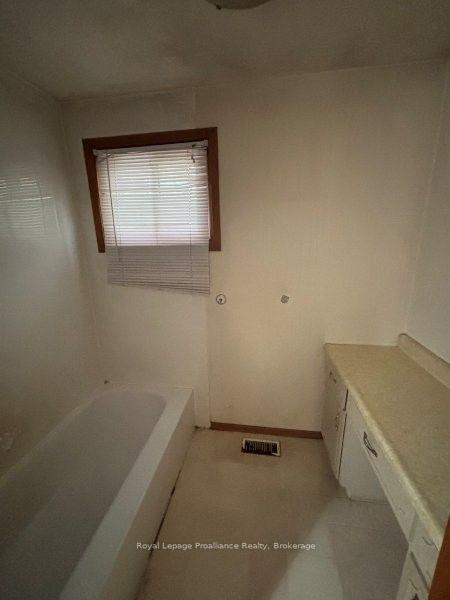 Photo 14 of 112 Sidney Street, Belleville, Belleville Ward — HOMEH