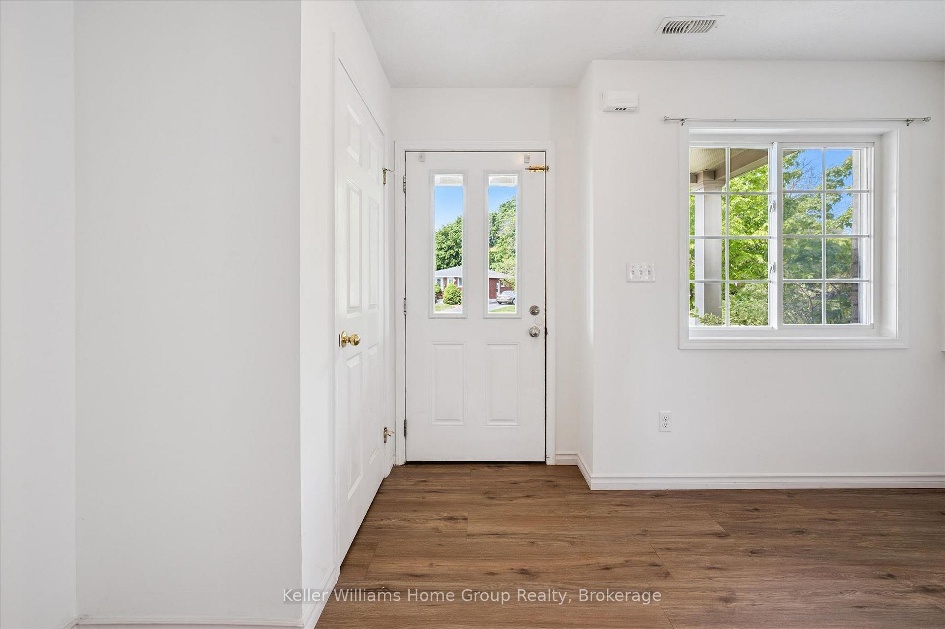 Photo 7 of Unit 3, 35 Mountford Drive, Guelph, Grange Road — HOMEH